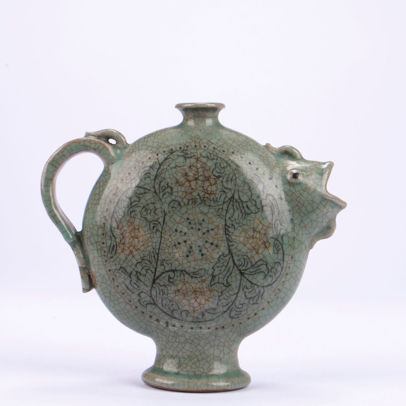 Goryeo Celadon Flat Flask with Fish-shaped Spout: Goryeo Blue and White Porcelain Fish Head Flat Vase. Height: 19 cm. Length: 20 cm. Width: 6 cm. This is a blue and white porcelain item from the Goryeo Dynasty (918 - 1392), influenced by Chinese