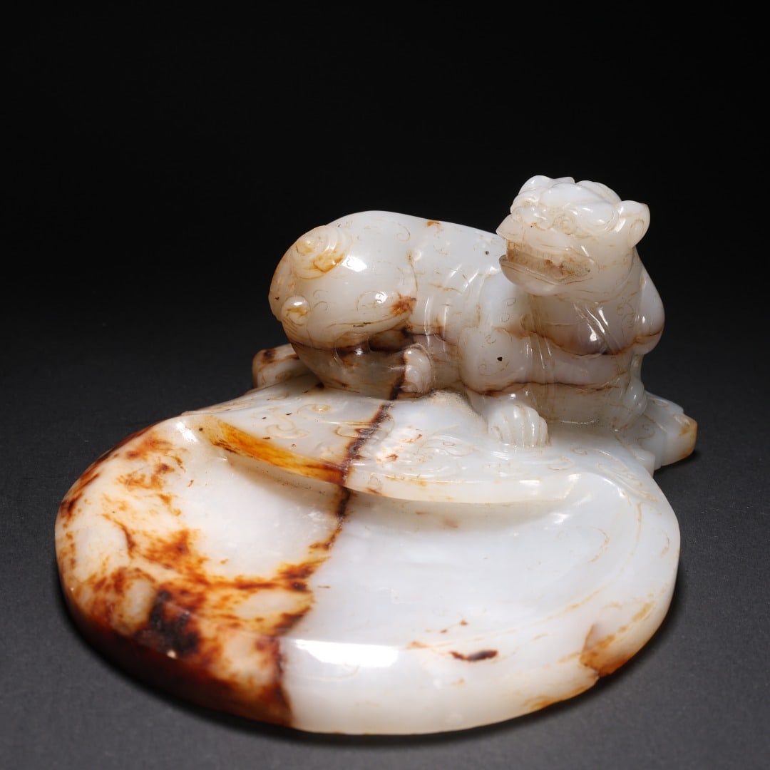 Hotan Jade Inkstone Washer in Beast Shape: Harmony Jade - Animal Ink Wash 6.8 cm high, 15.4 cm long, 12.2 cm wide, 804g. A fine piece of Chinese traditional art from the Qing Dynasty, combining a?? (pen wash) and a mythical beast ornament.