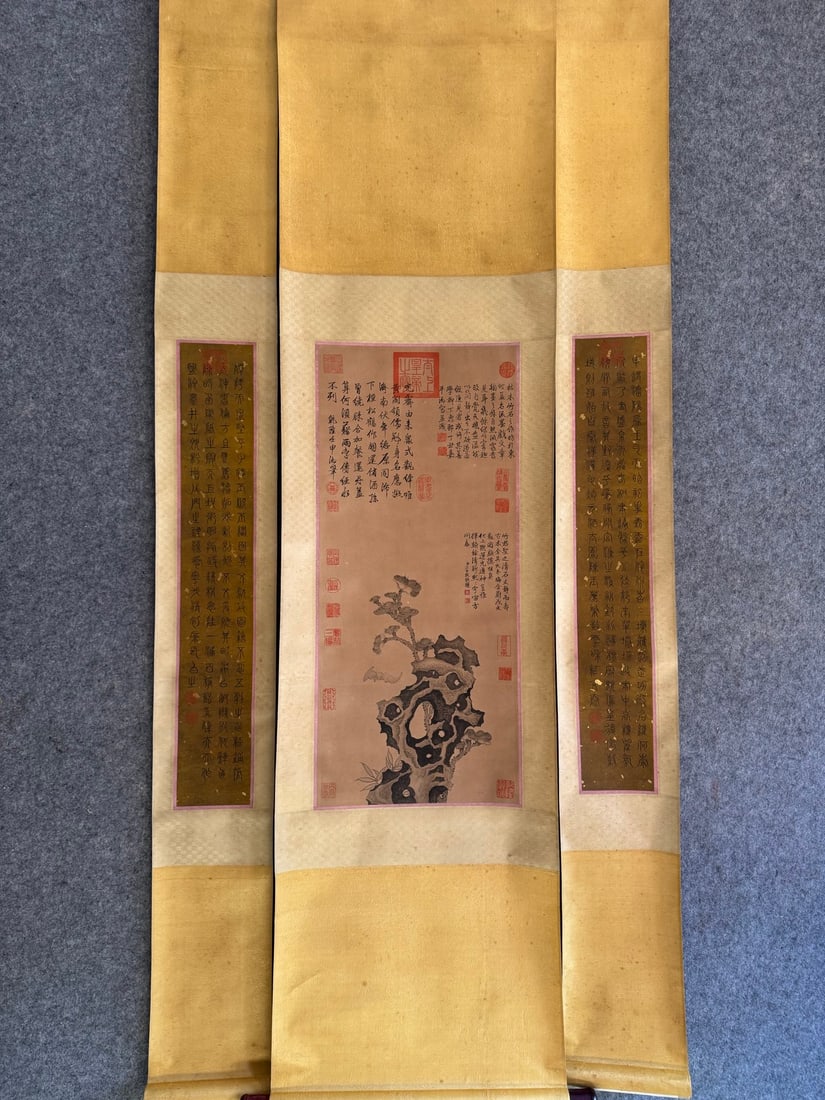 Calligraphy and Painting by Emperor Qianlong, Qing Dynasty: Qing Dynasty Imperial Calligraphy and Painting by the Qianlong Emperor, image height 80cm, width 35cm. An imperial calligraphy and painting work by the Qianlong Emperor of the Qing Dynasty, an importa