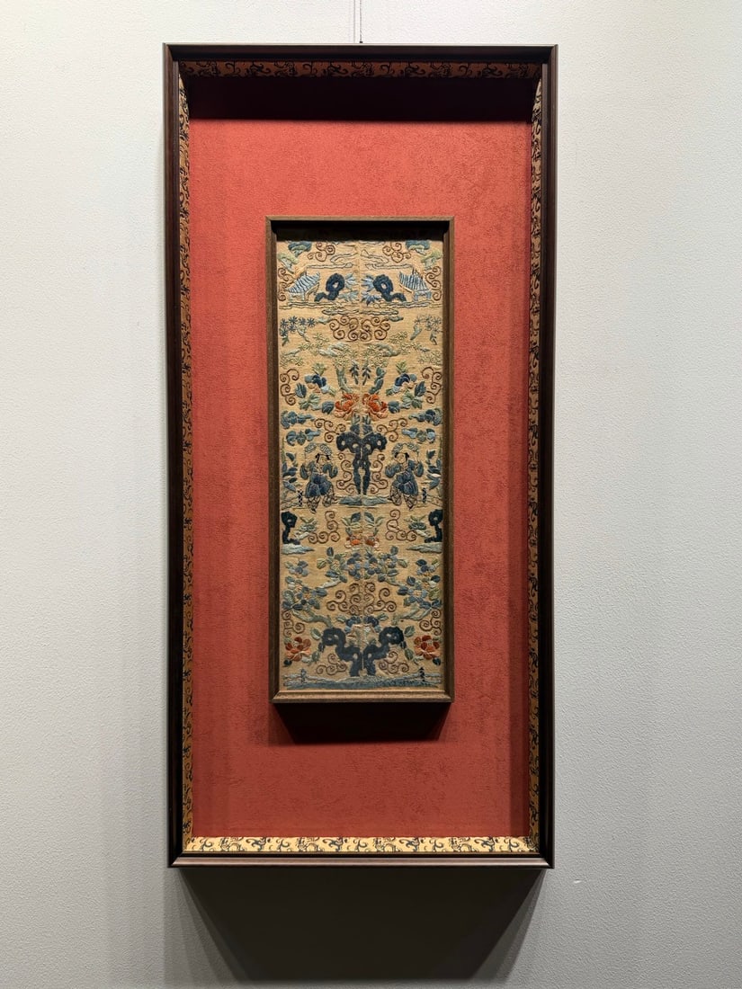 Suzhou Embroidery The Two Immortals of Harmony and Union , Qing Dynasty: Qing Dynasty Suzhou Embroidery "Hehe Er Xian", length 81cm, width 39cm. A work by Suzhou embroidery workshops of the Qing Dynasty, themed with the "Gods of Harmony and Union", symbolizing family