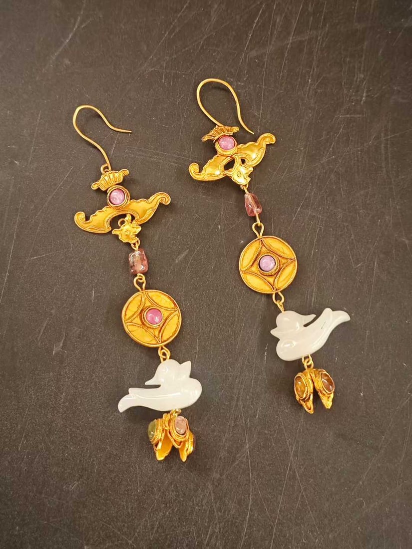 Hotan Jade Earrings with Two Sparrows: Hotan Jade Double Sparrow Earrings, 14.47g. A court or noble ornament of the Qing Dynasty, representative of "gold-inlaid jade" craftsmanship. Made of silver-gilt, inlaid with Hotan white jade double