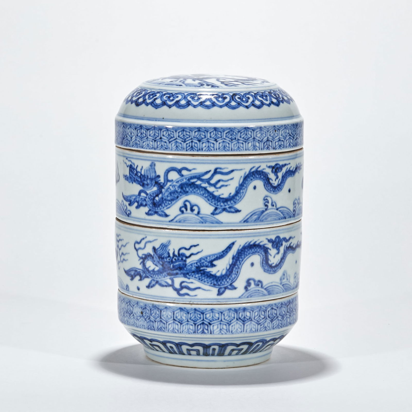 Yuan Dynasty Blue and White Food Box with Sea Water and Dragon Pattern: Yuan Dynasty Blue and White Sea Water Dragon Pattern Food Box, Height 24cm, Diameter 15.7cm. Produced at Jingdezhen kiln in the Yuan Dynasty, a noble porcelain representing typical Yuan blue and