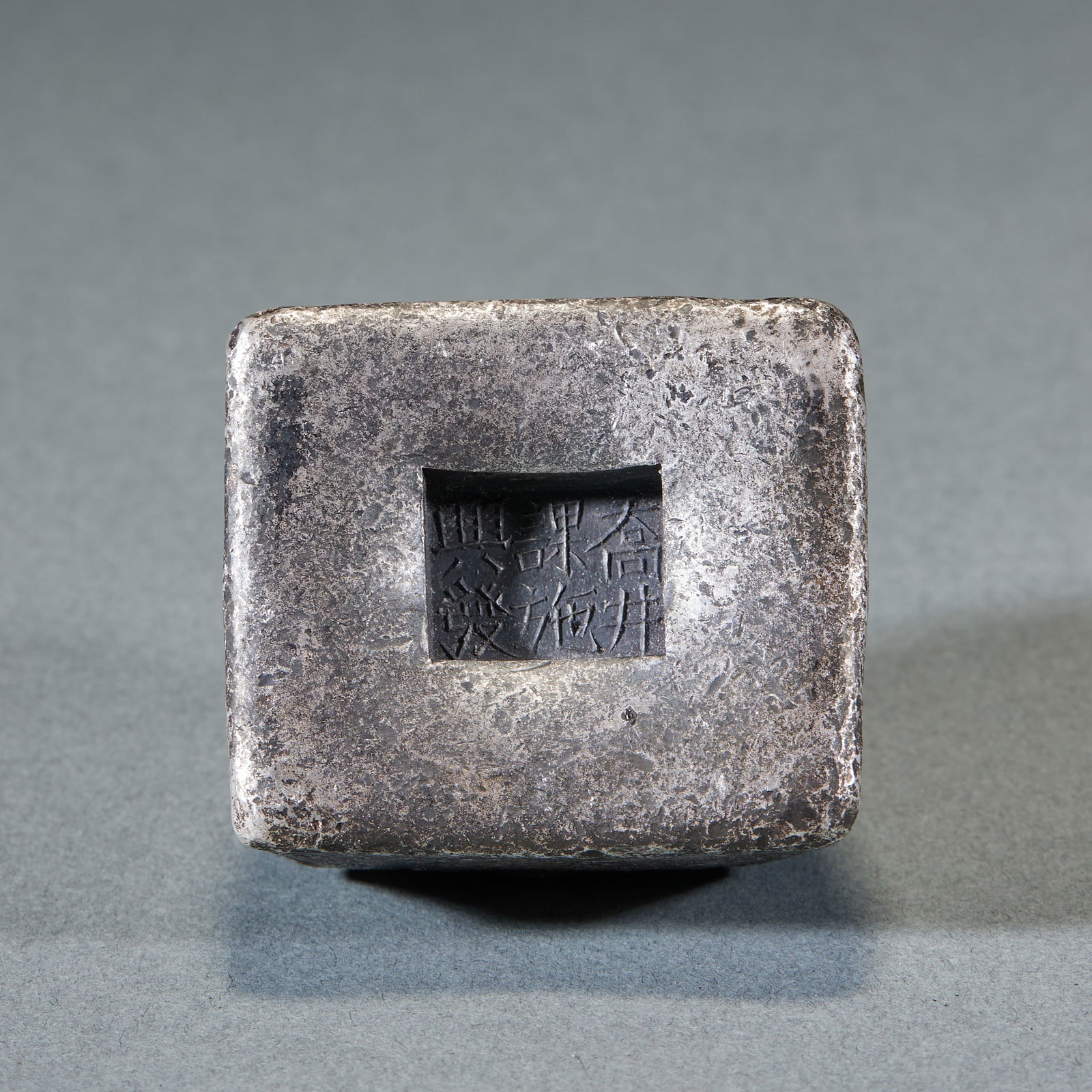 Ten-Taels Silver Ingot: Ten-Taels Silver Ingot, Height 22cm, Length 4.5cm, Width 4cm, 355g. An official coin or commercial tax silver ingot of the Qing Dynasty, a weight-based currency in the ancient monetary system. Pure