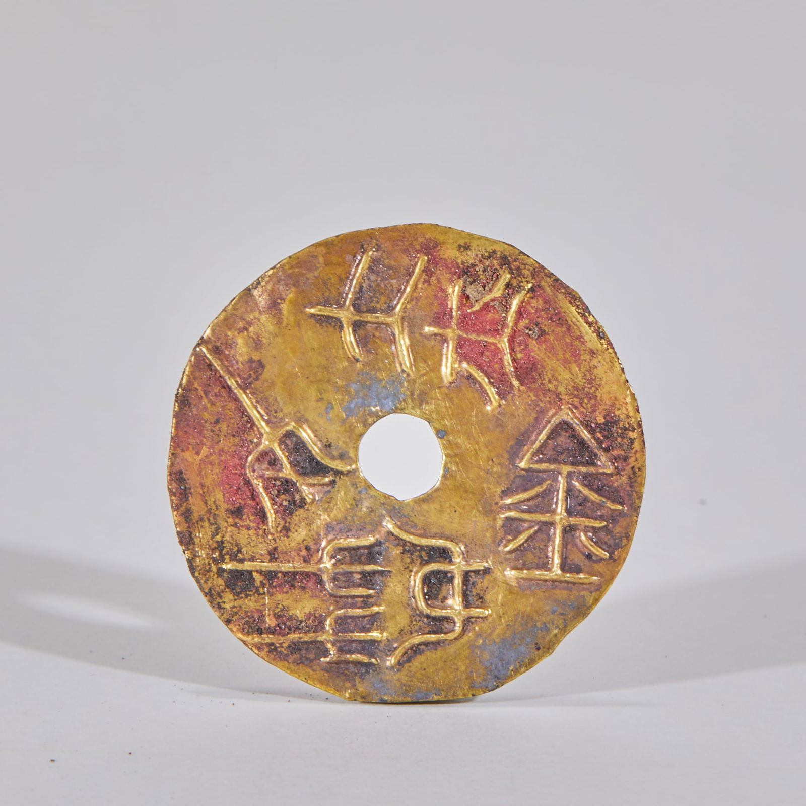 Warring States Period Pure Gold Coins: Warring States Period Pure Gold Coin, Diameter 4.2cm, 1.1g. A high-denomination currency or ritual coin cast by the State of Chu or Qin in the Warring States Period (Pre-Qin). Pure gold or gilded,