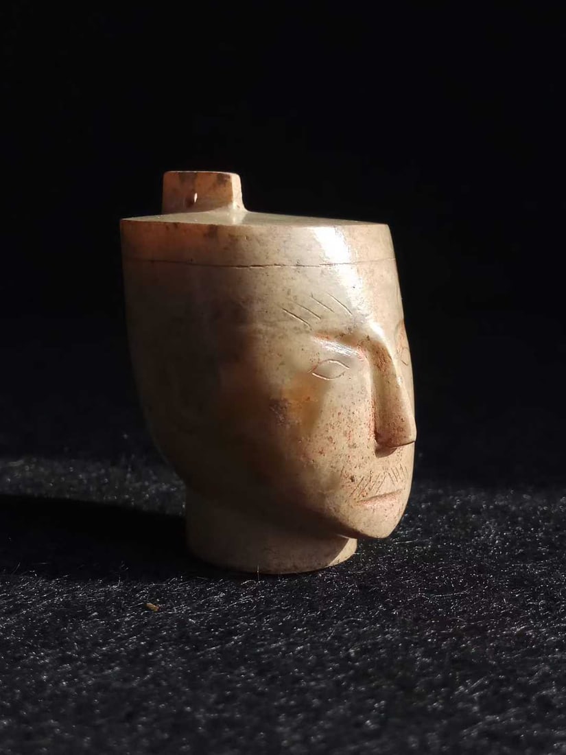 Hetian Jade Human Head Pendant: Hetian Jade Human Head Pendant "Ga Po", Height 4cm, Length 3.3cm, Width 2.5cm, 49g. An archaic jade human head used as burial jade or ornament by nobles from Shang, Zhou to Han Dynasty, representing a