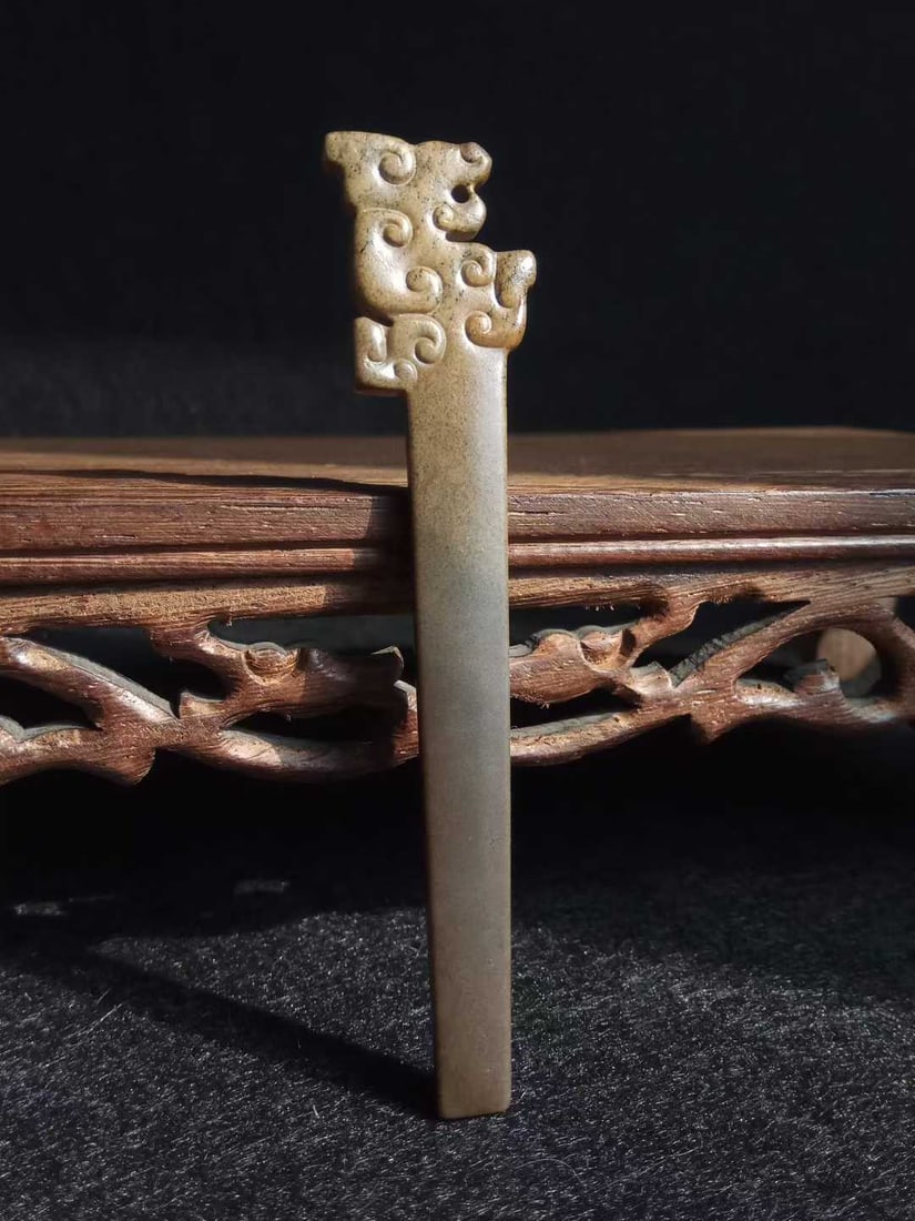 Hetian Jade Dragon-Handled Object (Jade Hairpin): Hetian Jade Dragon-Handle Shaped Object (Jade Hairpin), Thickness 0.5cm, Length 9.9cm, Width 2.2cm, 12g. An archaic ritual jade and ornament used by nobles from Shang, Zhou to Han Dynasty, later