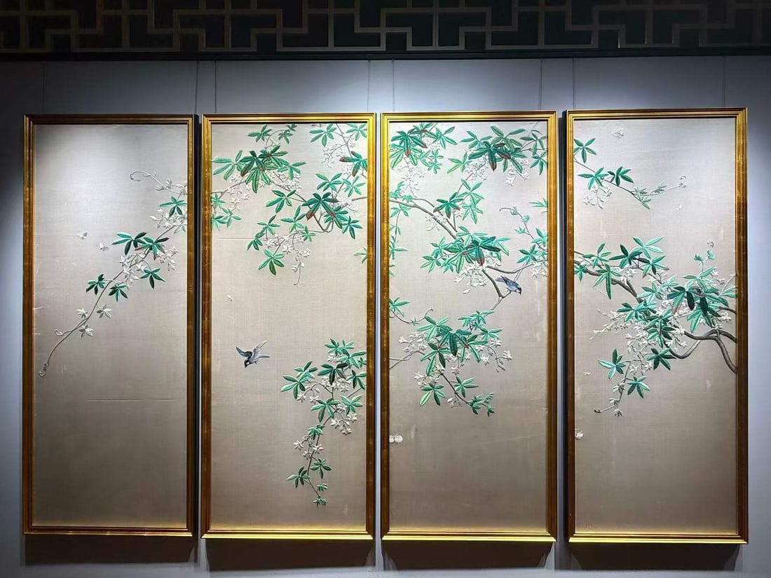 Late Qing Dynasty Panoramic Flower and Bird Embroidery: Late Qing Flower-and-Bird Embroidery Panoramic Scroll, length 150cm, width 61cm. Late Qing domestic or noble hall furnishing, fine work of Cantonese or Su embroidery, symbolizing “flowers blooming,