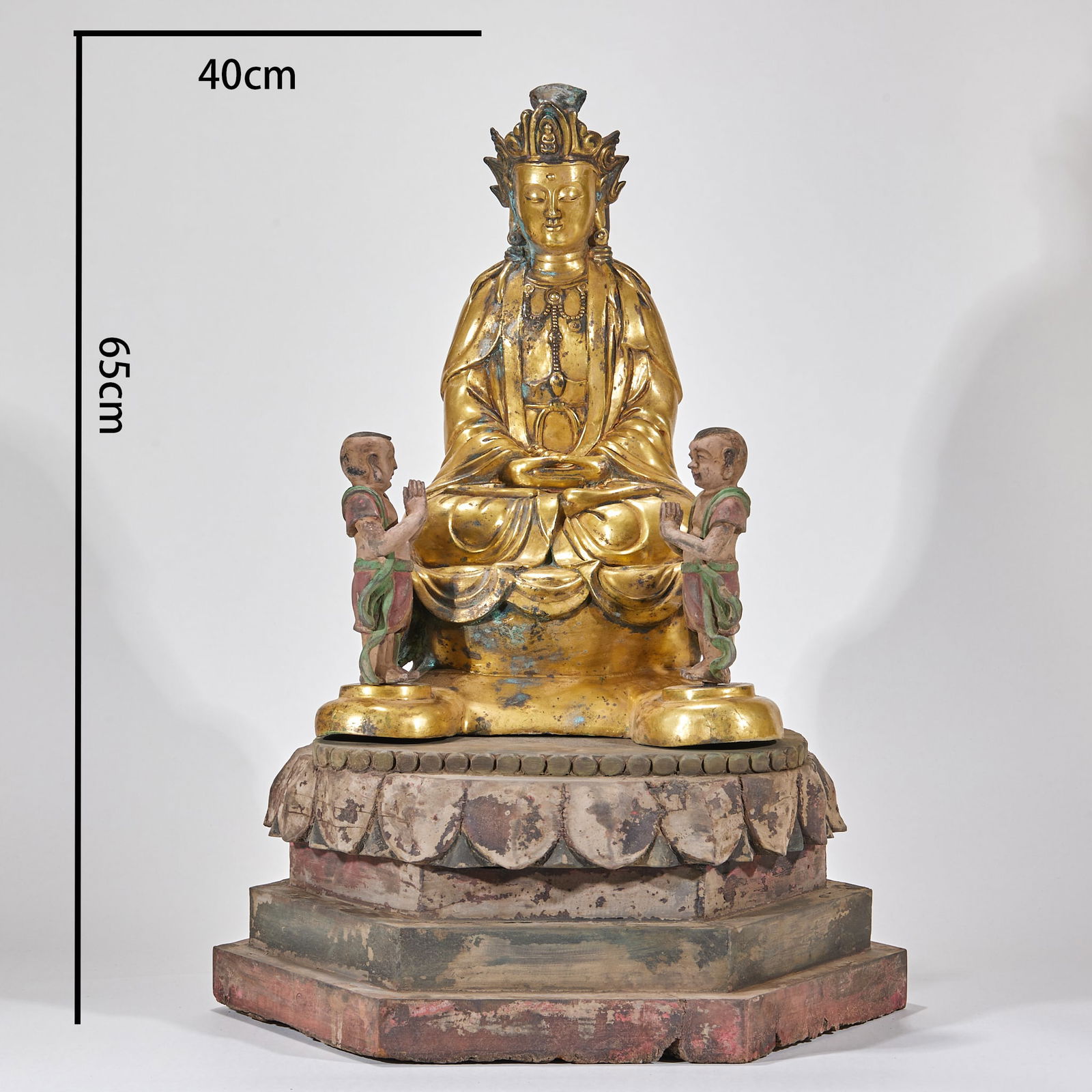 Pre-Ming Dynasty Copper Gilded Statue of Boy Worshipping Guanyin (Cypress Base): Pre-Ming Gilded Bronze Statue of Boy Worshipping Guanyin (Cypress Base), height 65cm, base length 40cm, width 40cm. Pre-Ming Buddhist statue from Central Plains temples, depicting Guanyin Bodhisattva