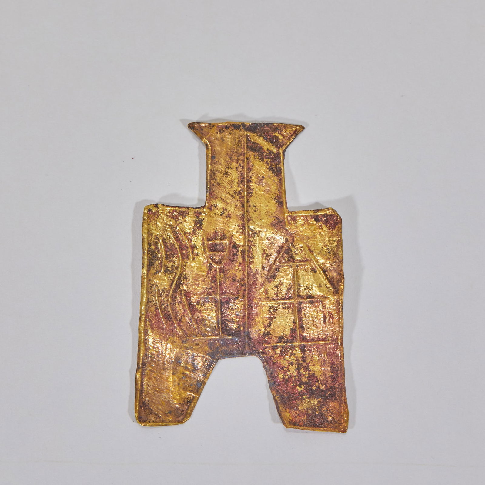 Pure Gold Spade-Shaped Coin: Pure Gold Spade Coin, length 6.5cm, width 4cm, weight 2.3g. Warring States period currency from Han or Wei states, gold imitation of bronze spade coins, symbolizing wealth and power, used as