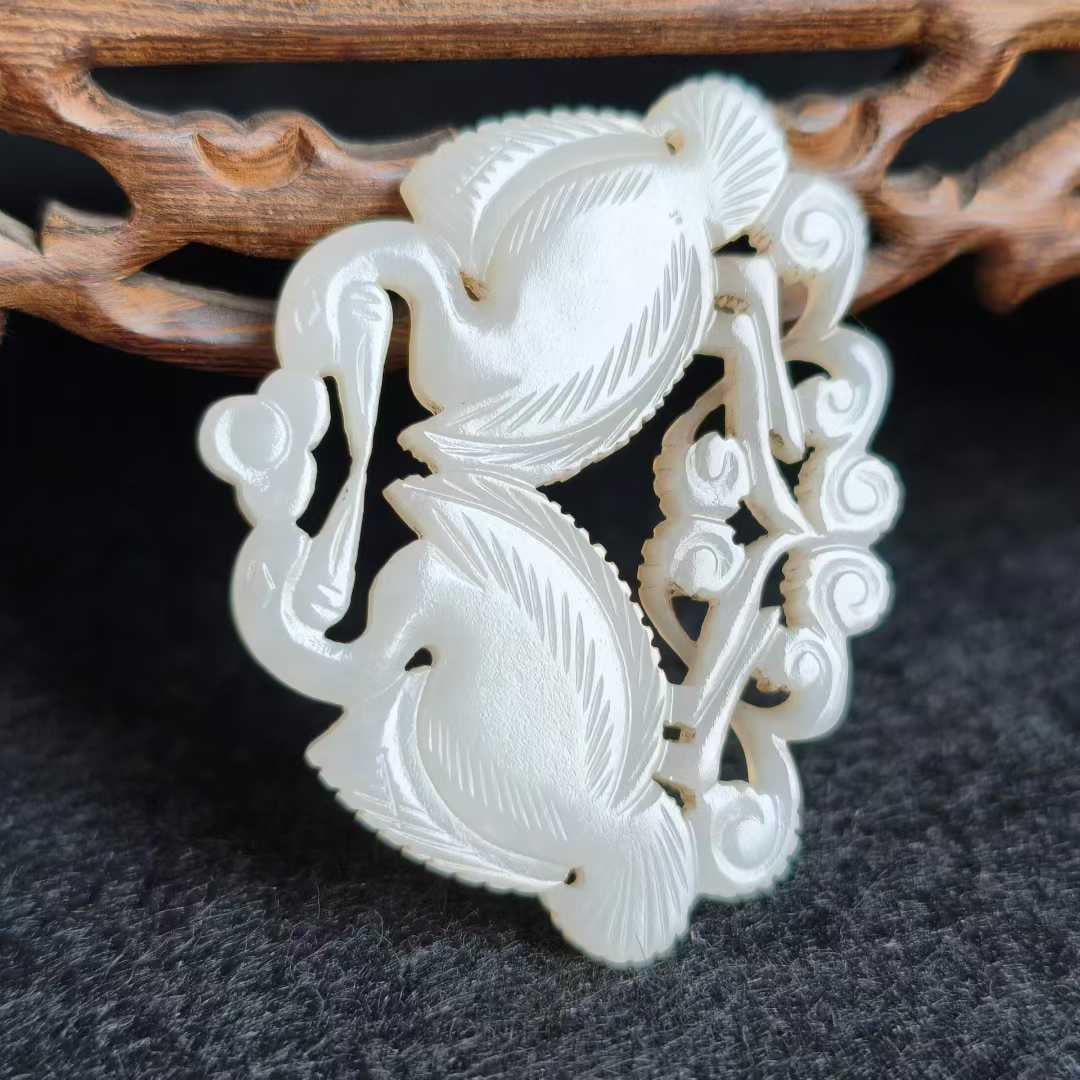 Hetian White Jade Pendant with Openwork Double Goose Patterns: Hotan White Jade Openwork Pendant with Double Geese Patterns, thickness 0.5cm, weight 12g. Qing dynasty noble pendant symbolizing “pairs, loyalty and constancy”, used for study or clothing dec