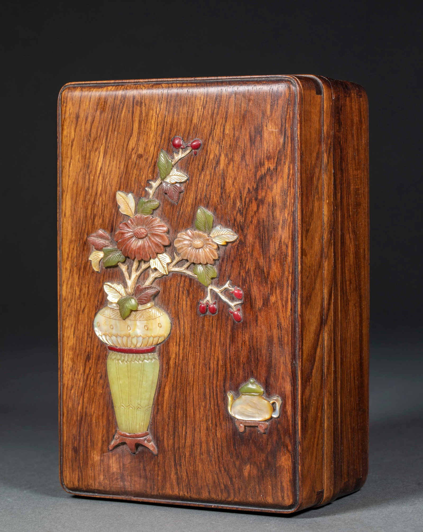 Yellow Pear Wood Lidded Box Inlaid with Antique Patterns: Huanghuali Wood Lidded Box Inlaid with Antique Patterns, height 7cm, length 17.5cm, width 11.5cm, weight 587g. Mid-to-late Qing dynasty Jiangnan literati ware, for study storage or gift boxes, a repre