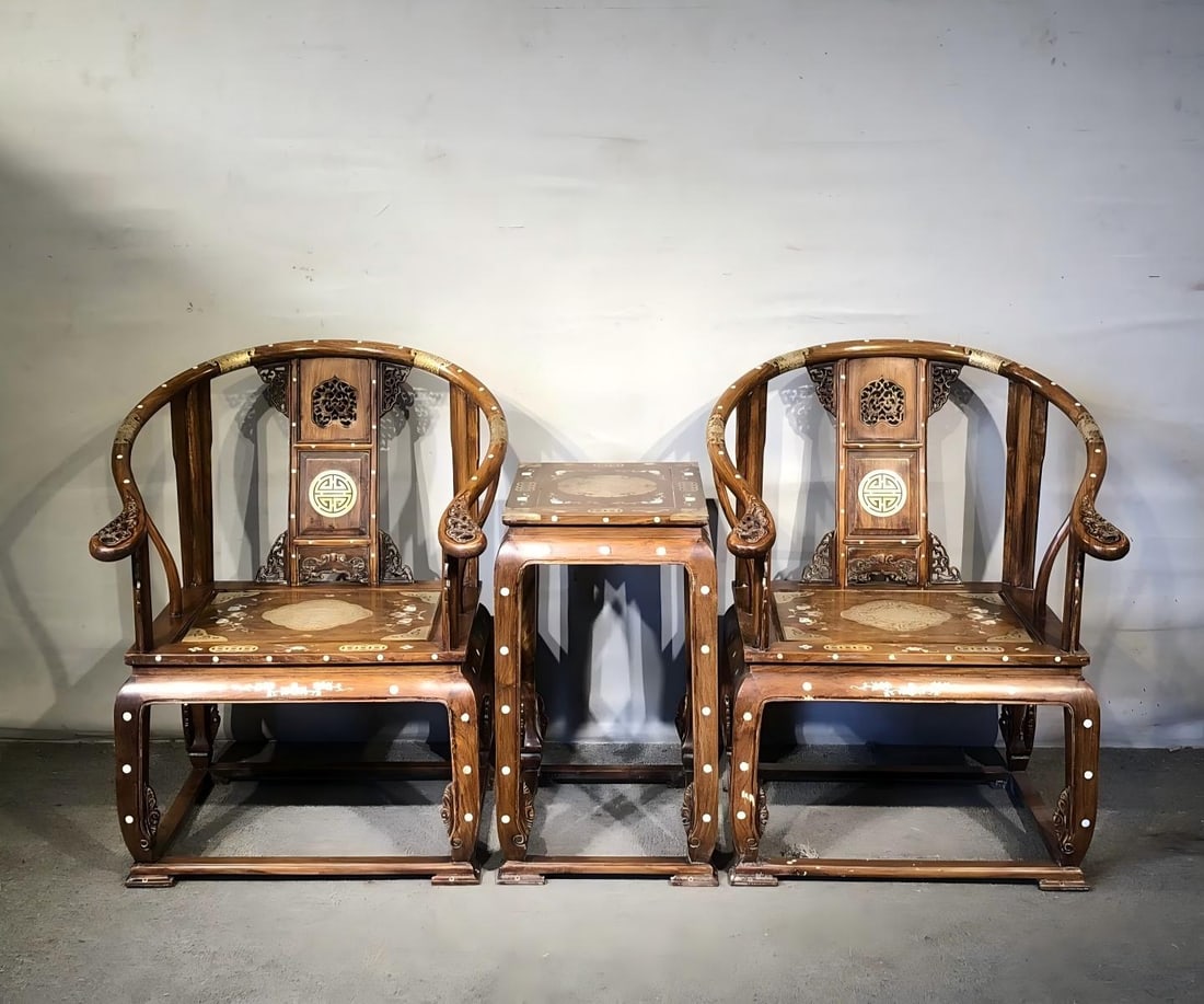 Yellow Pear Wood Round-Backed Chair Inlaid with Shells and Copper Edges: Huanghuali Wood Inlaid Shell and Copper-Bound Round-Backed Chair, height 97cm, length 63cm, width 50cm. A noble mansion furniture in the Jiangnan area of the mid-to-late Qing Dynasty, an improved