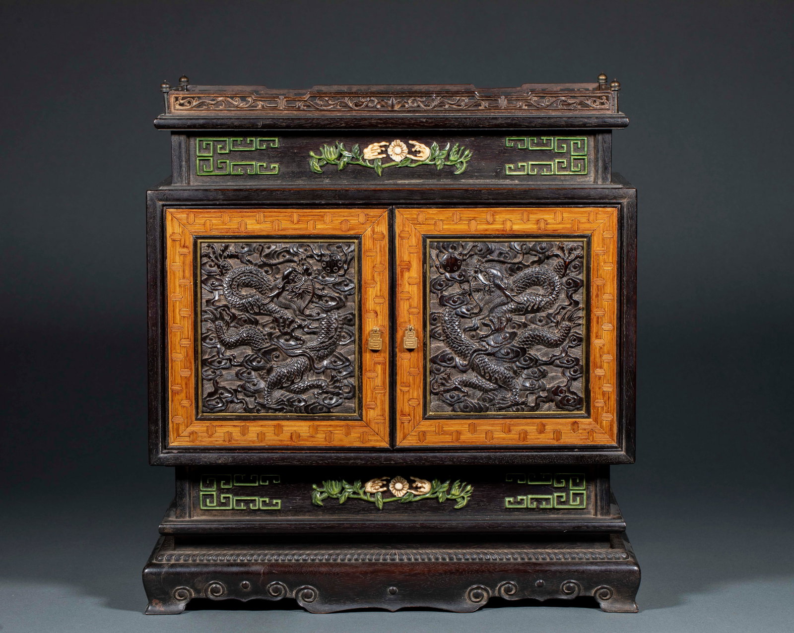Small Leaf Red Sandalwood Dragon-Patterned Book Cabinet: Small-Leaf Red Sandalwood Dragon Pattern Book Box, height 34cm, length 32cm, width 18cm. A study artifact of the mid-to-late Qing Dynasty, used for storing books by nobles or literati, a high-grade re