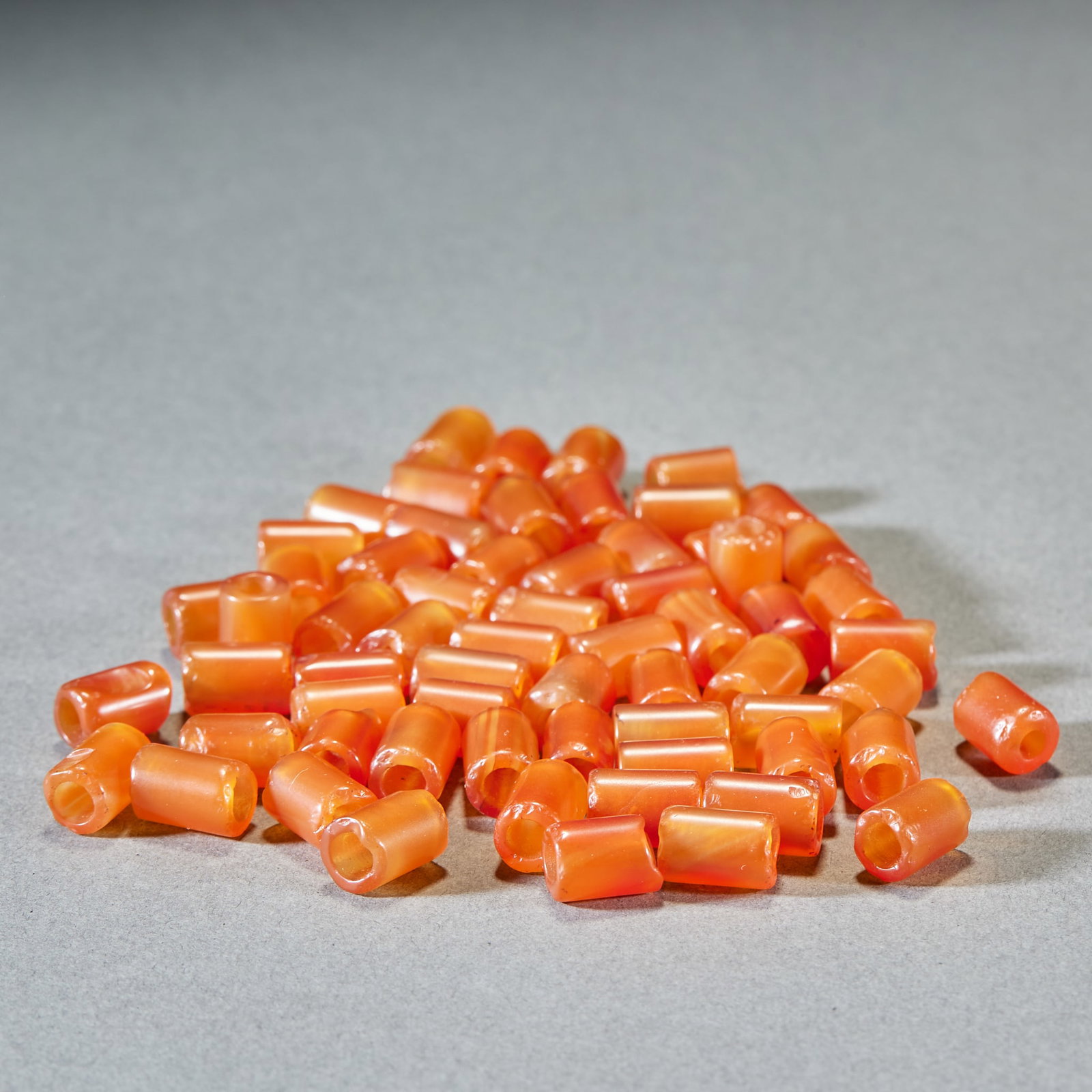 65 Agate Cylindrical Beads: Agate Cylinder Beads, 65 pieces, length 1.2cm, width 0.8cm. Noble jade pendants or Buddhist beads from the Warring States, Han to Tang dynasties, unearthed from tombs or sites, a core component of anc