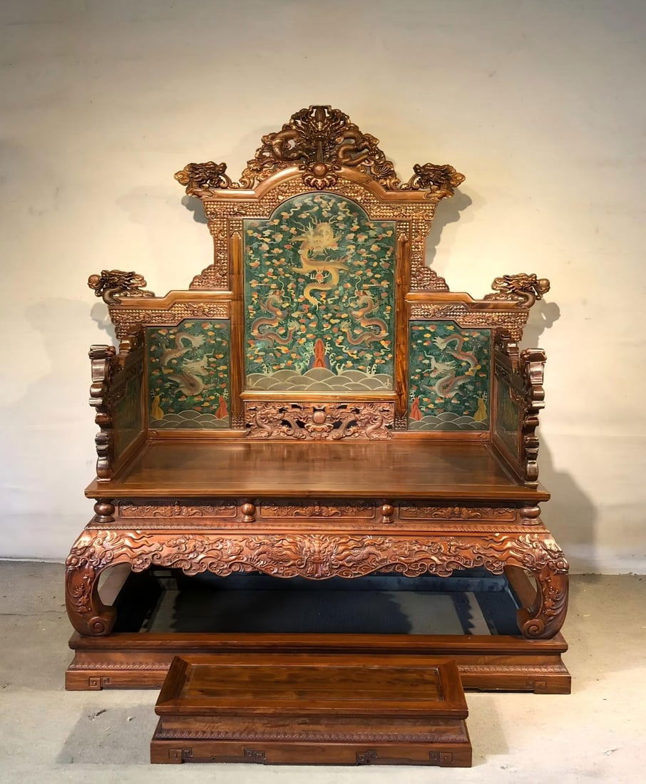 Yellow Pear Wood Throne Inlaid with Jasper and Carved with Colors: Huanghuali Carved and Filled Jasper Inlaid Throne, height 190cm, length 146cm, width 88cm, footrest length 85cm, width 35cm, height 16cm. A court or noble mansion display of the mid-to-late Qing