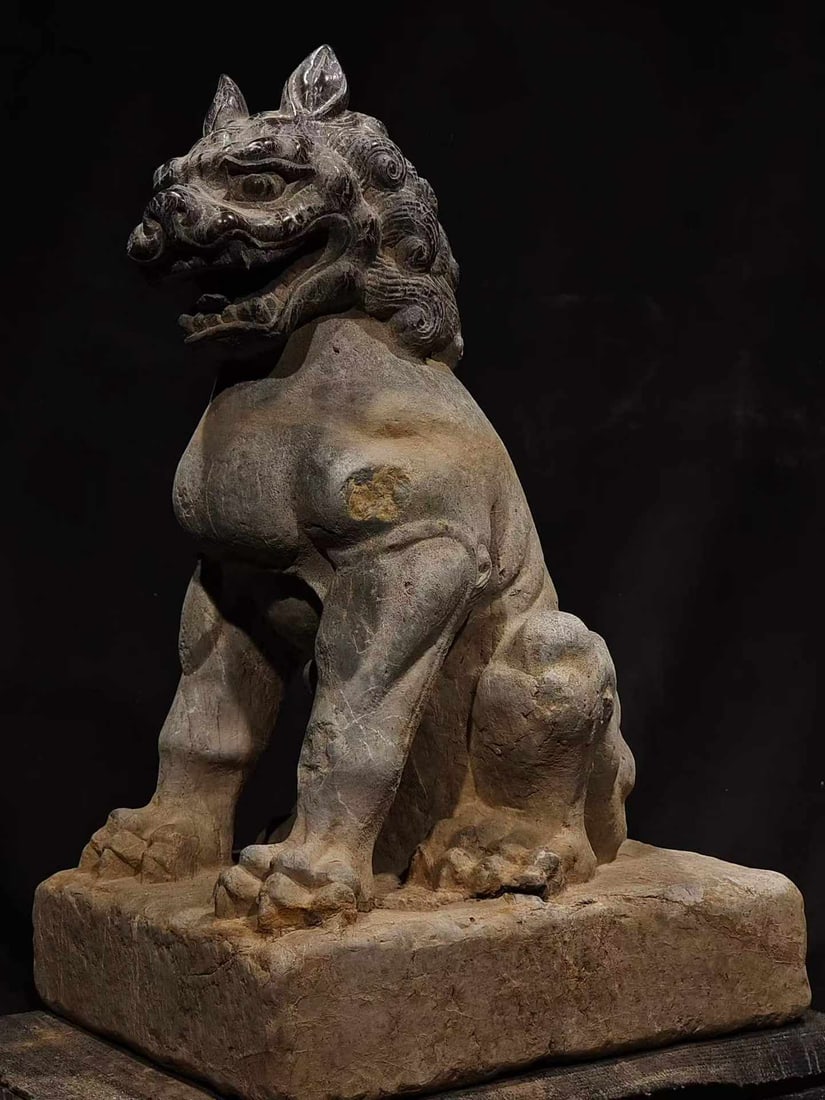 Bluestone Auspicious Beast: Blue Stone Auspicious Beast, height 62cm, width 40cm, depth 32cm. A tomb town auspicious beast in front of tombs or government offices in the Tang-Song period, a fine folk stone carving. Made of blue