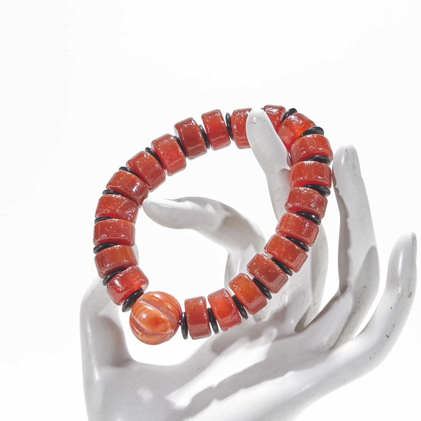 Agate Bracelet: Agate Bracelet, bead diameter 1.3cm. Noble jade pendants or Buddhist beads from the Warring States, Han to Tang dynasties, unearthed from tombs or sites, a core component of ancient ornaments. Made