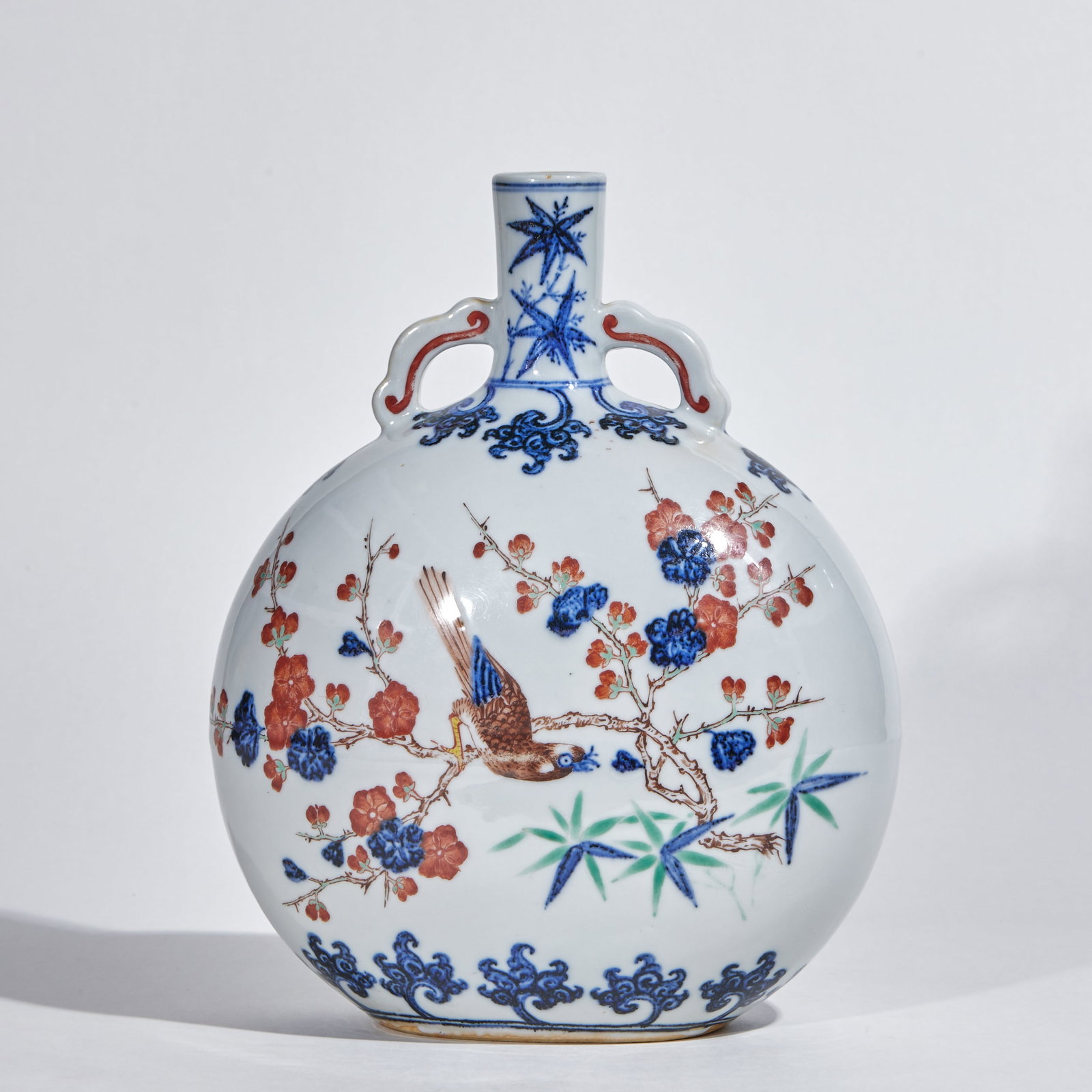 Ming Dynasty Multicolored Double-Eared Flat Vase with Flower and Bird Patterns: Ming Dynasty Wucai Flower and Bird Double-Handled Flask, height 26.5cm, length 21.5cm, width 9.5cm. A fine official or folk kiln porcelain of the mid-to-late Ming Dynasty, used for study display, a