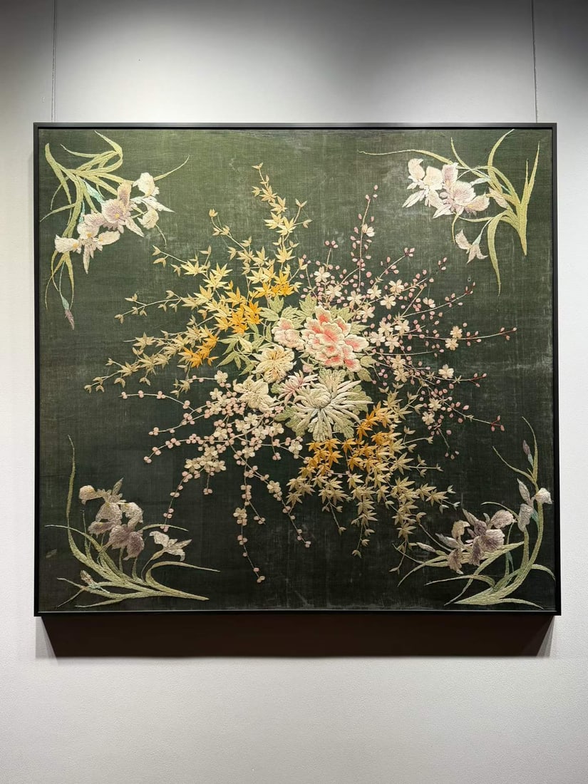 Embroidery "Flowers Blooming for Prosperity": Embroidery "Blossoms Bring Wealth", length 116cm, width 109cm.