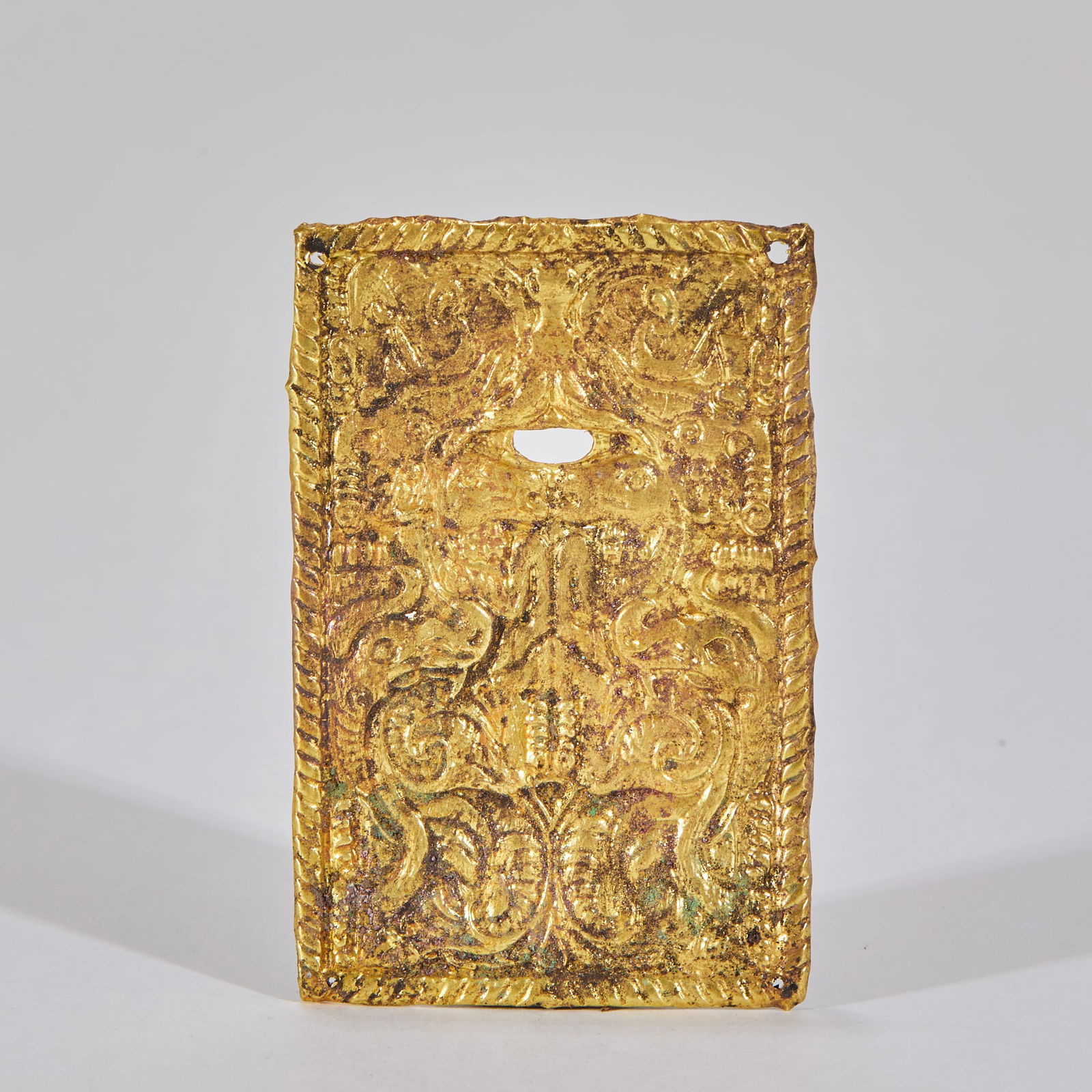 Tang Dynasty Gold Belt Plates with Interlocking Branches and Auspicious Beasts: Tang Dynasty Gold Plaque with Interlocking Branches and Auspicious Beasts, length 7cm, width 4.6cm, weight 3.7g.