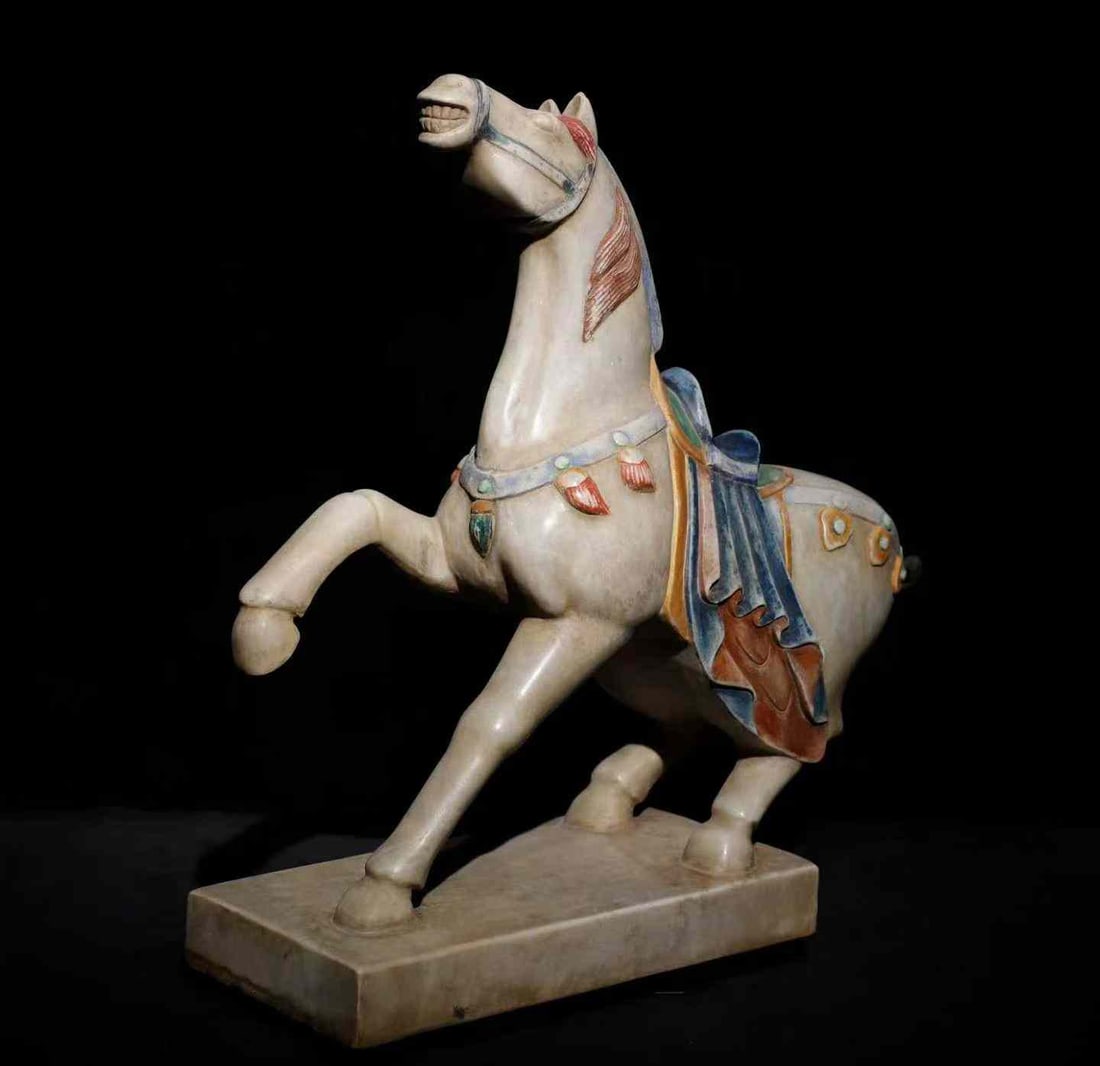 Tang Dynasty White Marble Painted Fine Horse: Tang Dynasty White Marble Painted Steed, height 56cm, length 58cm, width 18cm.