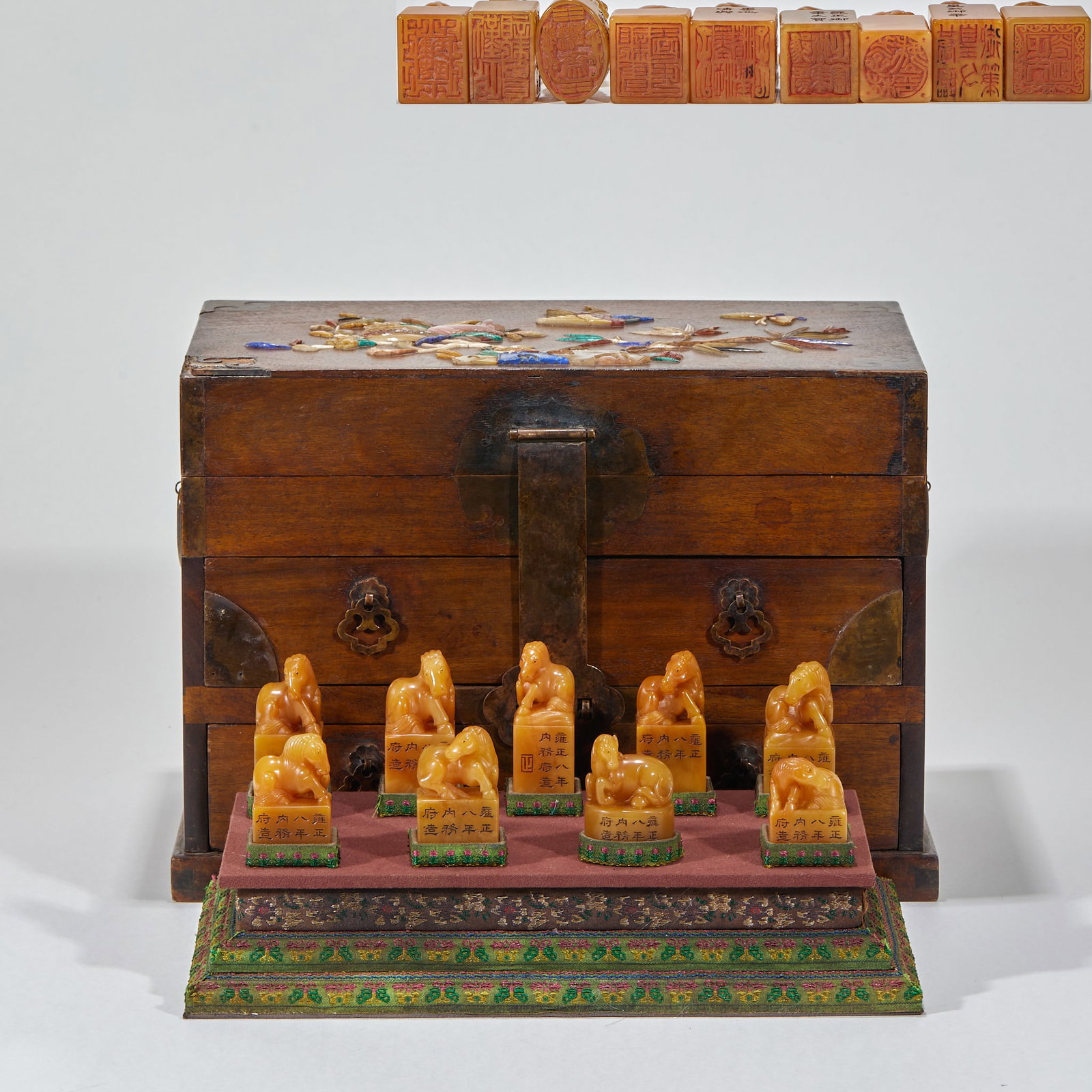 A Set of Nine Tianhuang Stone Seals with Horse Knobs: Set of Nine Tianhuang Stone Horse-Head Seals, Height 6cm, Length 2.5cm, Width 2.5cm, 521g. Qing Dynasty (literati carving, surviving piece with original storage box). Tianhuang stone (Shoushan