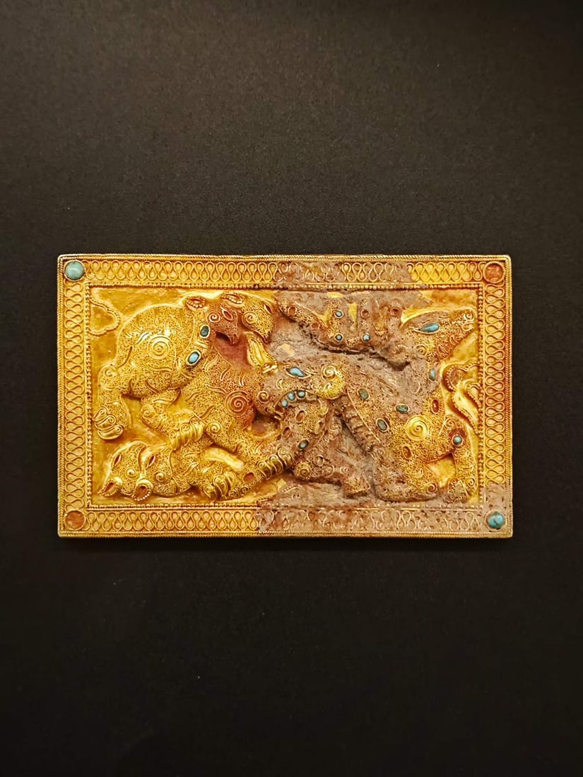 Warring States to Han Dynasty • Solid Gold Gem-Inlaid Beaded Beast Belt Plates (Beast-Fighting (1 of 8)