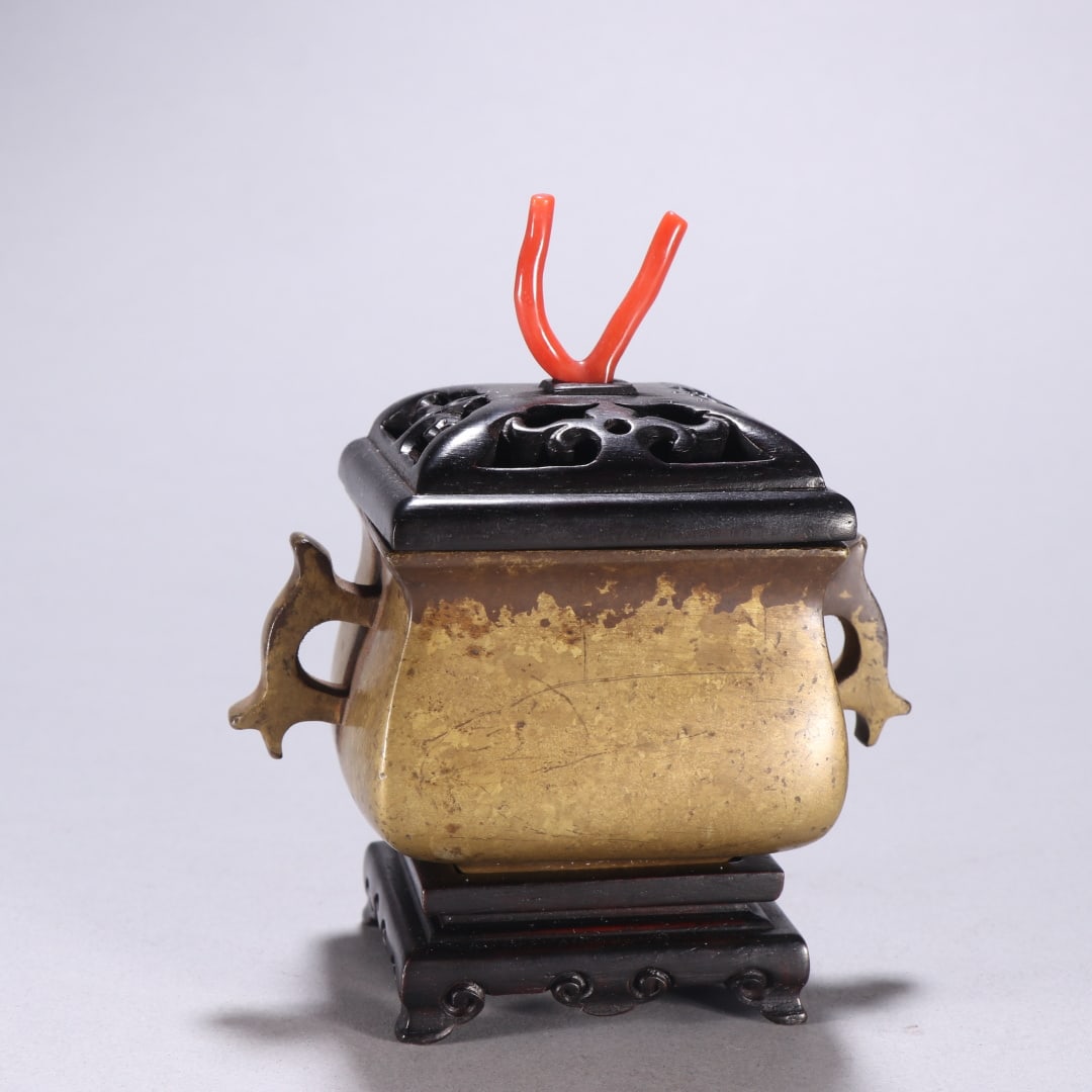 Bronze Double-Eared Censer (1 of 9)