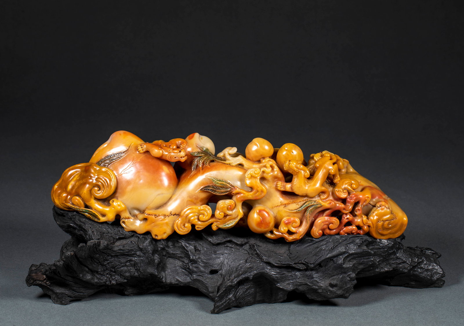 Shoushan Stone Ornament with Chi Tiger, Peach and Ganoderma Lucidum Pattern: Shoushan Stone Ornament Carved with Chilong, Peach and Ganoderma Lucidum, Height 8.5cm, Length 31cm, Width 8cm, Weight 2083g