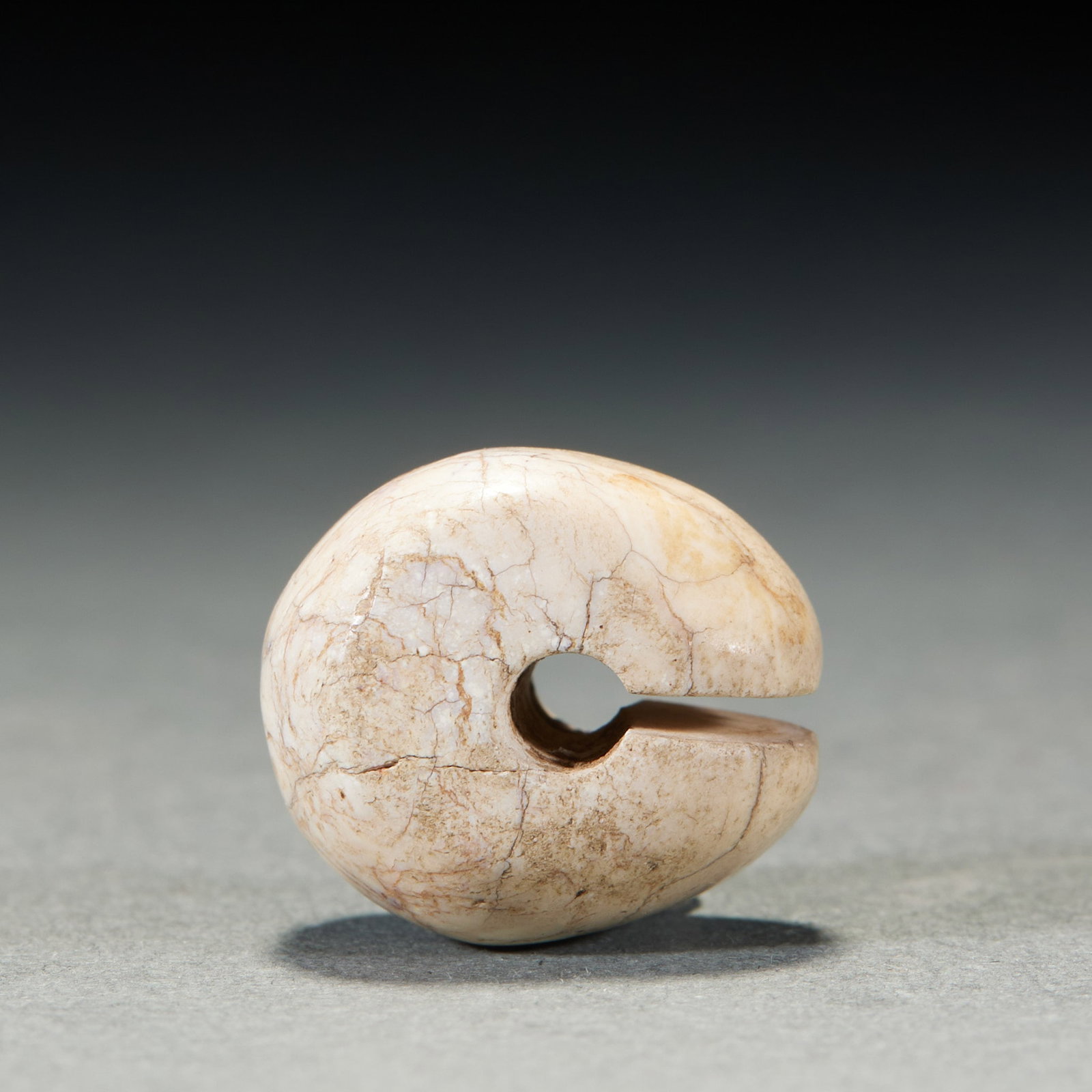 Jade Jue 1: Jade Jue No.1, Height 1.6cm, Length 2cm, Width 1.8cm, Weight 3g