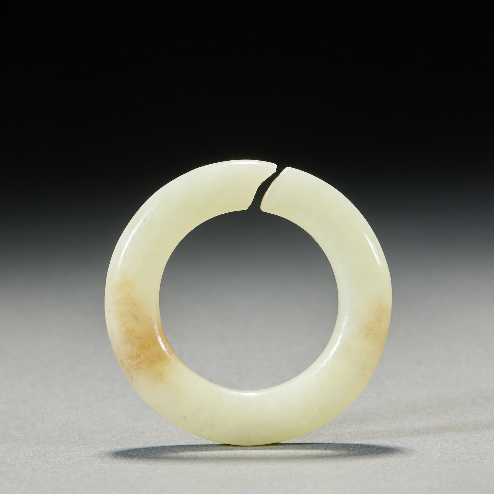 Jade Jue 6: Jade Jue No.6, Height 0.9cm, Diameter 5.6cm, Weight 29g