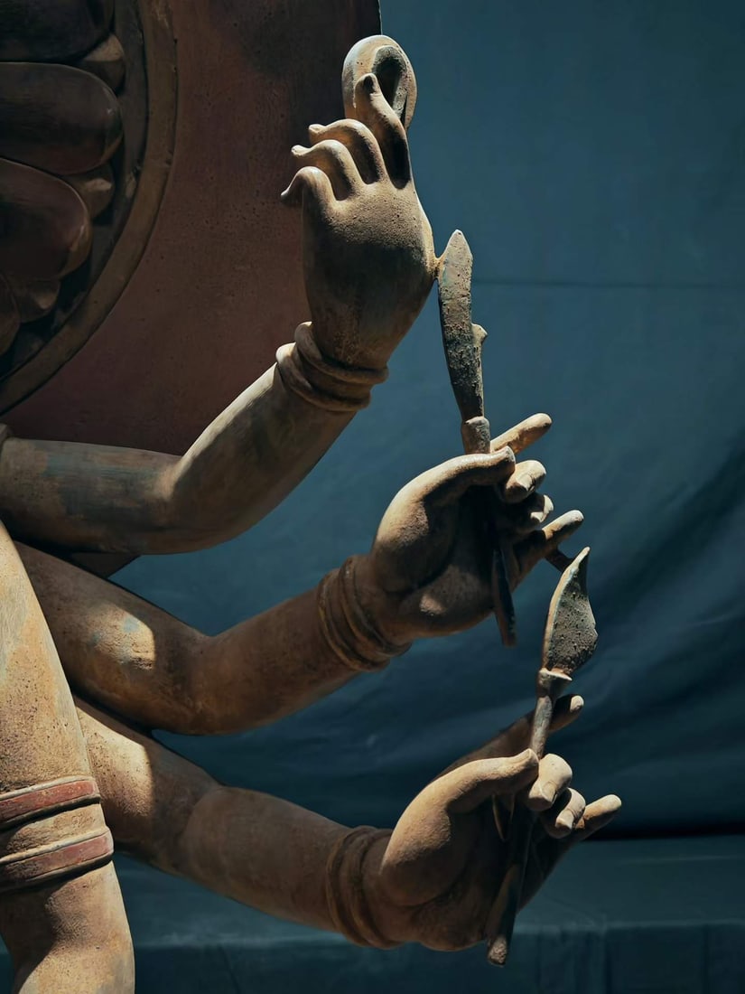 Eight-Armed Bodhisattva Statue - 7