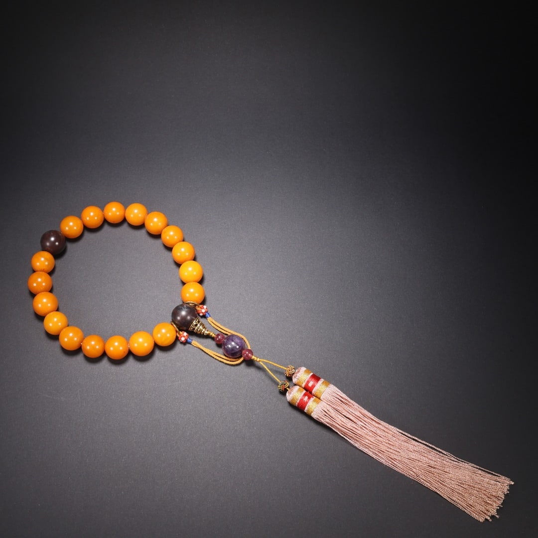 Eighteen-bead Amber Prayer Bracelet: Amber Eighteen-bead Prayer Bracelet, Bead Diameter 1.4cm, Weight 55g