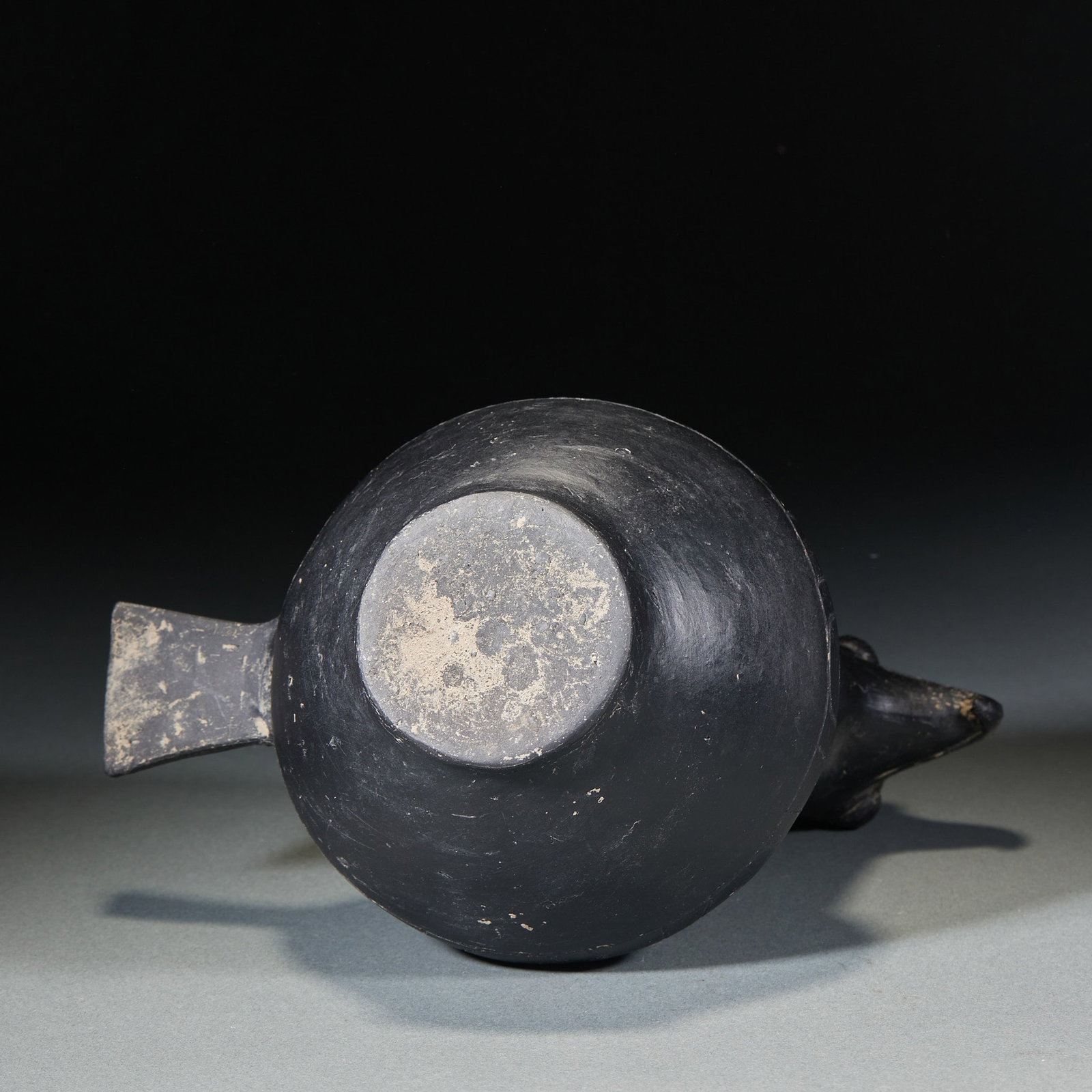 Black Pottery Phoenix-head Pot - 11