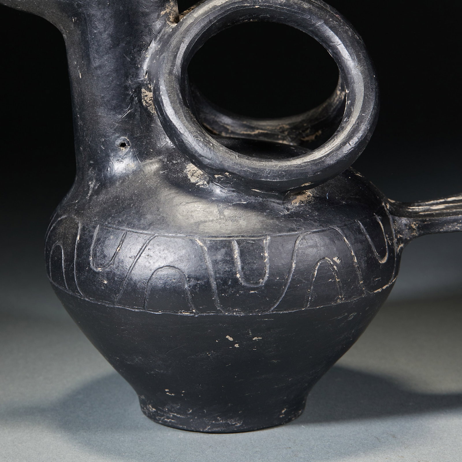 Black Pottery Phoenix-head Pot - 3
