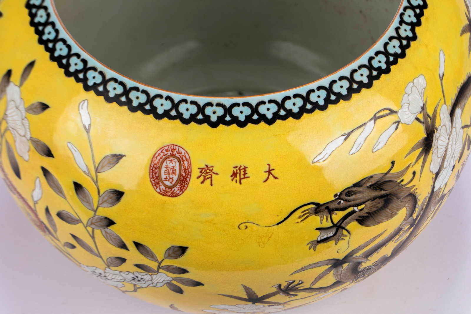 Dayazhai Dragon Pattern Cylinder Jar - 2