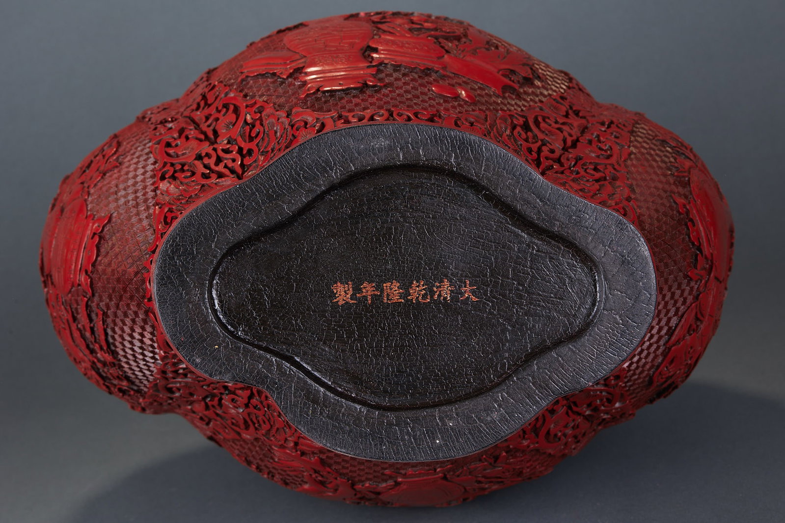 Qianlong Mark Relief Lacquer Vase - 10