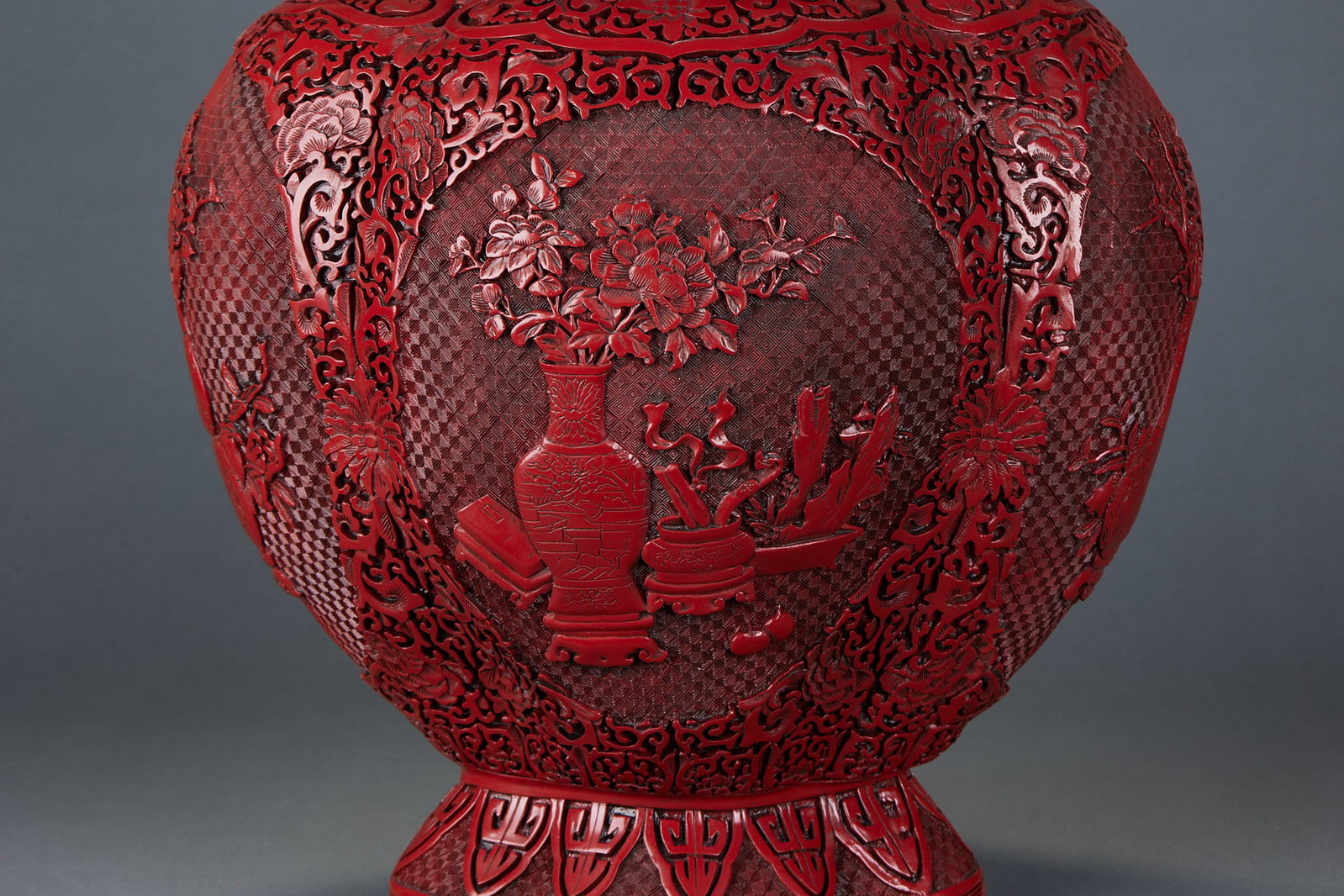 Qianlong Mark Relief Lacquer Vase - 7