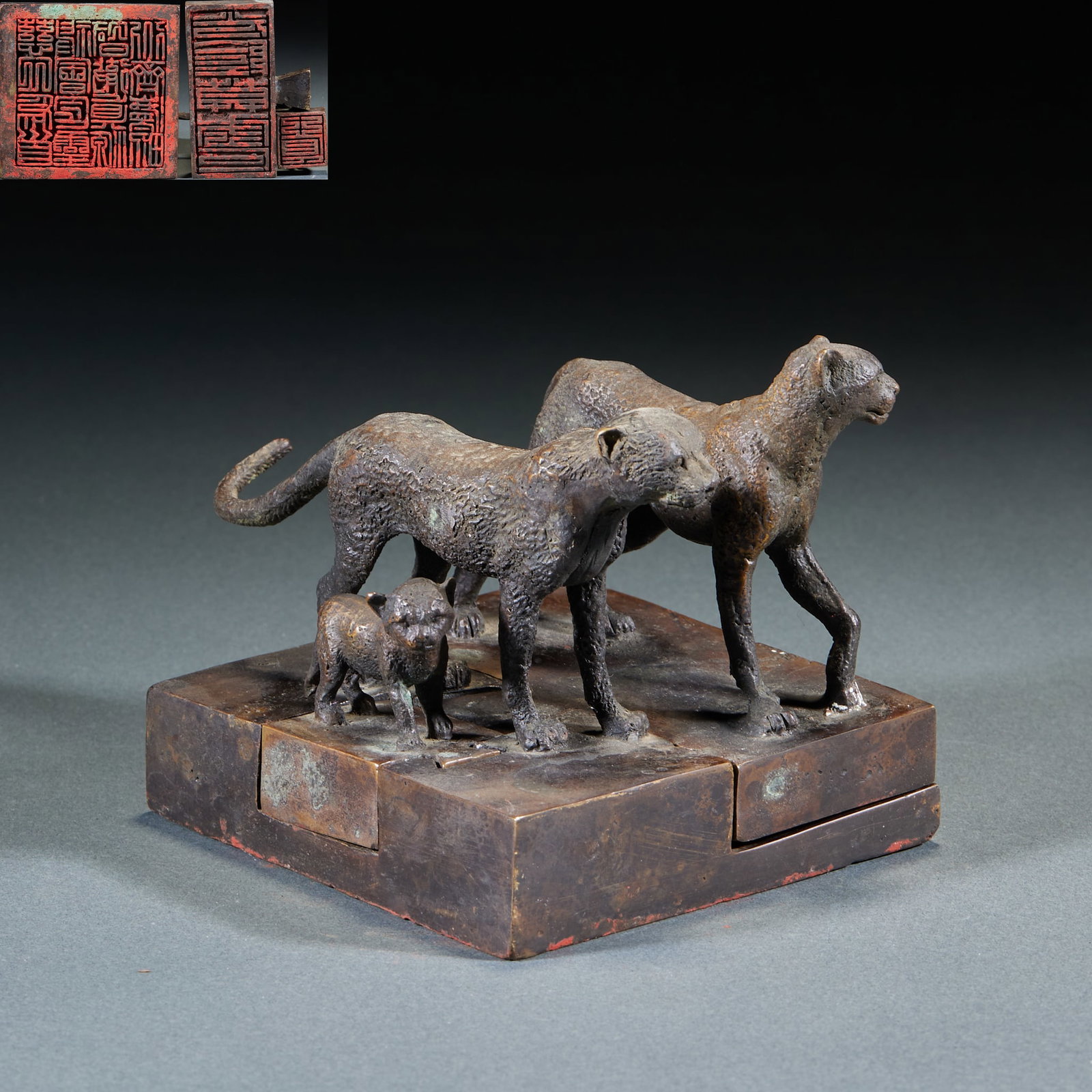 Bronze Mother-son Leopard Seals Set: Bronze Mother-cub Leopard Seal Set, H8.5cm L9.5cm W9.2cm, Weight 1903g