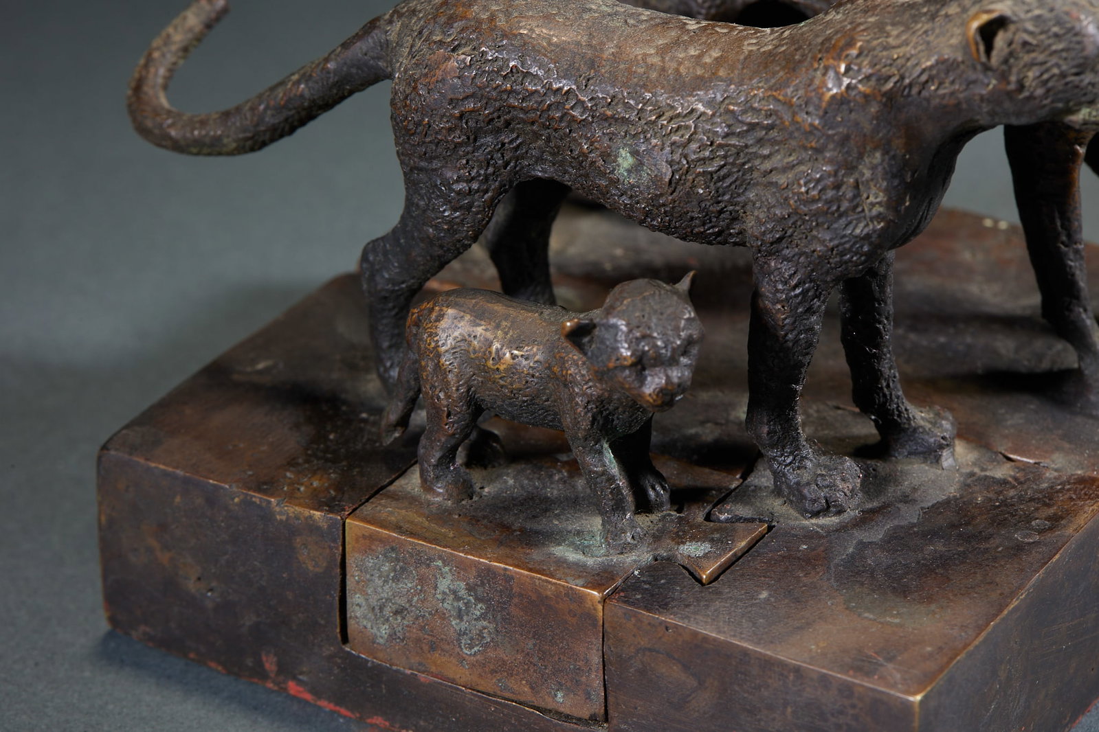 Bronze Mother-son Leopard Seals Set - 3