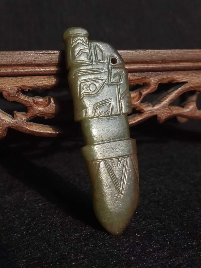 Hetian Green Jade Dragon-head Dagger Pendant: Hetian Azure Jade Dragon-head Dagger Pendant, Thickness 0.8cm L7cm W2.2cm, Weight 23g