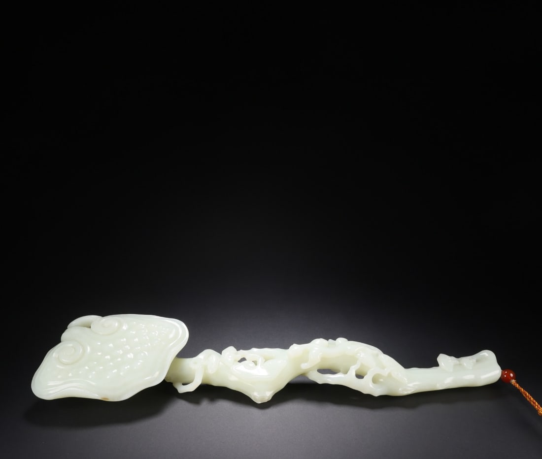 High-relief Hetian Jade Ganoderma Ruyi: Hetian Jade High-relief Ganoderma Ruyi, H4.2cm L41.3cm W9cm, Weight 1055g