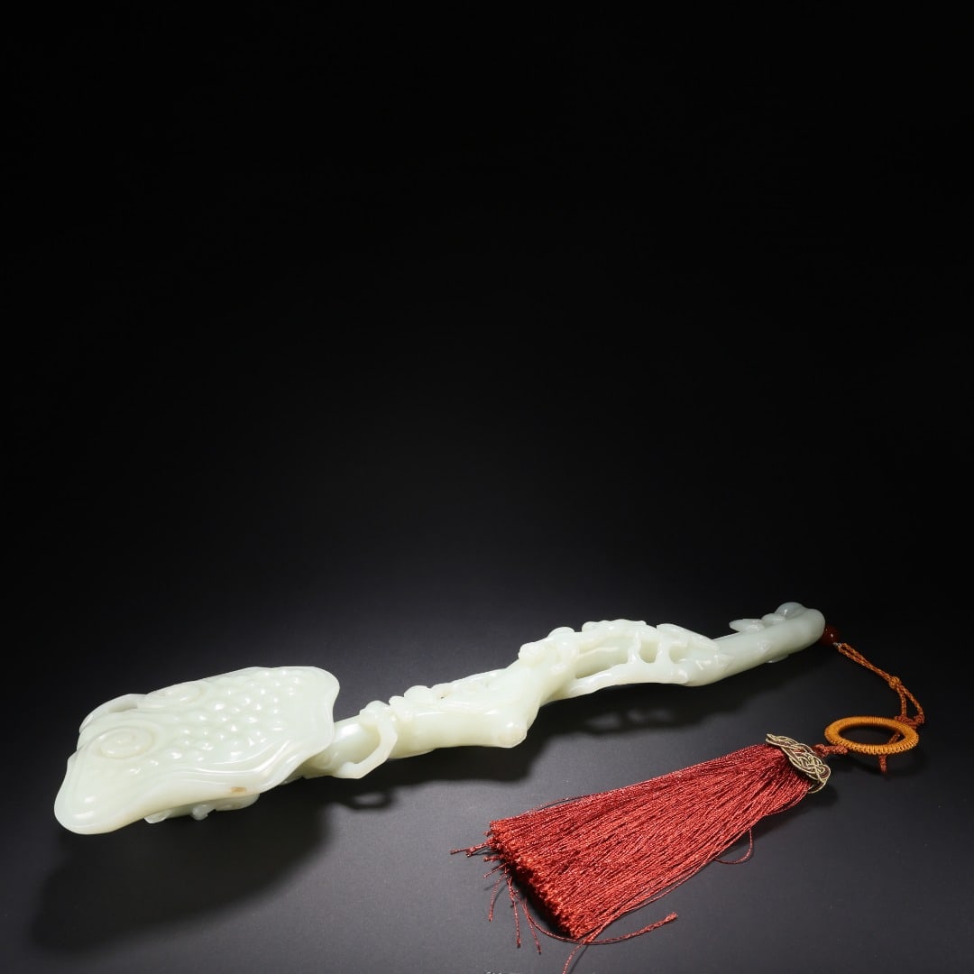 High-relief Hetian Jade Ganoderma Ruyi - 5
