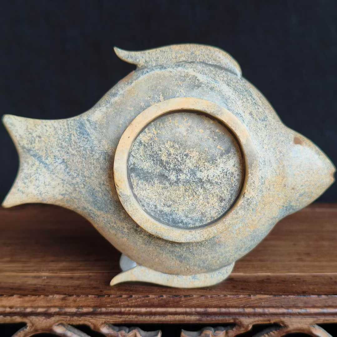 Hetian Jade Fish-shaped Lamp Stand - 2