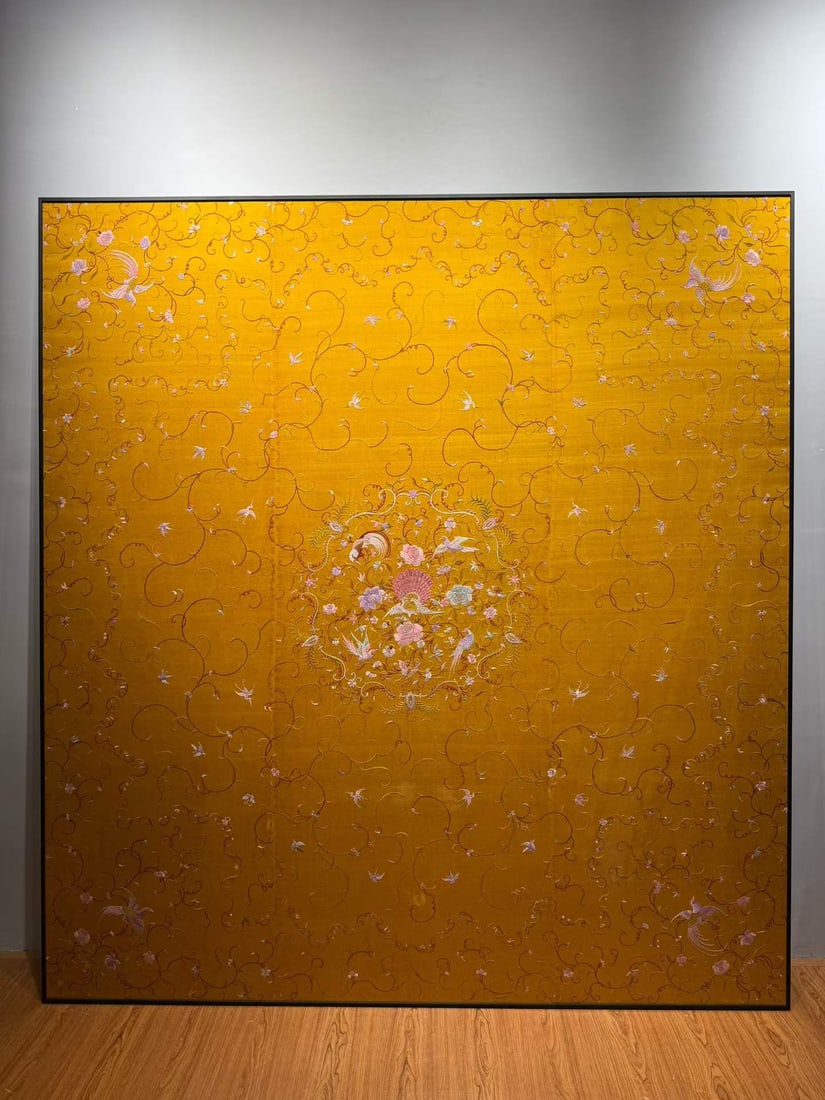 Late Qing Republic Yellow-ground Cantonese Embroidery Peacock Opening Screen: Late Qing Republican Yellow-ground Cantonese Peacock Prosperity Embroidery, L217cm W201cm