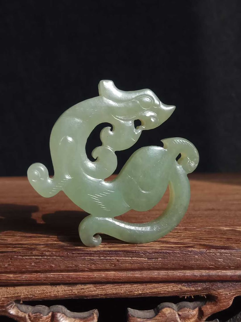 Openwork Dragon Pattern Hetian Green Jade Pendant: Hetian Azure Jade Openwork Dragon Pendant, Thickness 0.6cm L4.4cm W4.2cm, Weight 15g