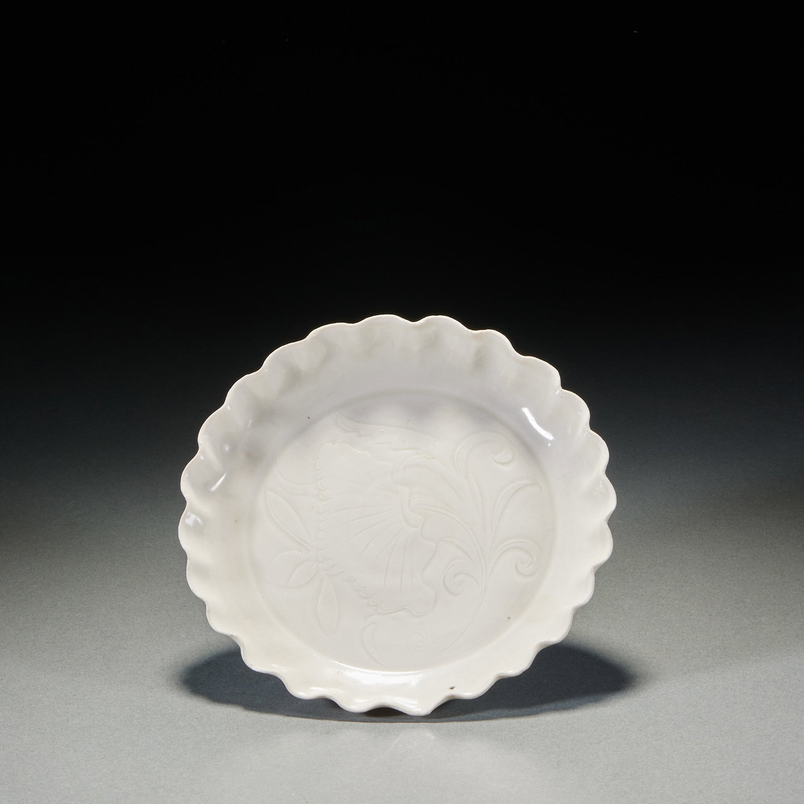White Glaze Chrysanthemum-rim Plate with Blossom Motifs (1 of 7)