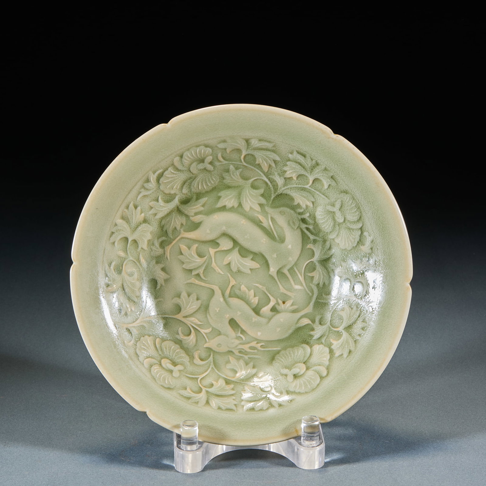 Yue Ware Double Deer Plate with Interlocking Floral Patterns: Yue Ware Floral Interlocking Lotus Twin Deer Plate, H4.5cm D20.5cm