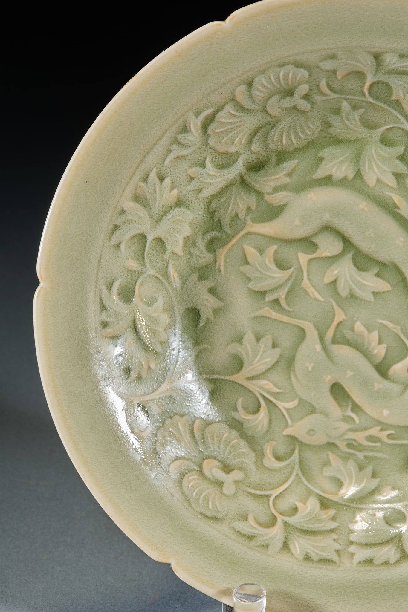 Yue Ware Double Deer Plate with Interlocking Floral Patterns - 4