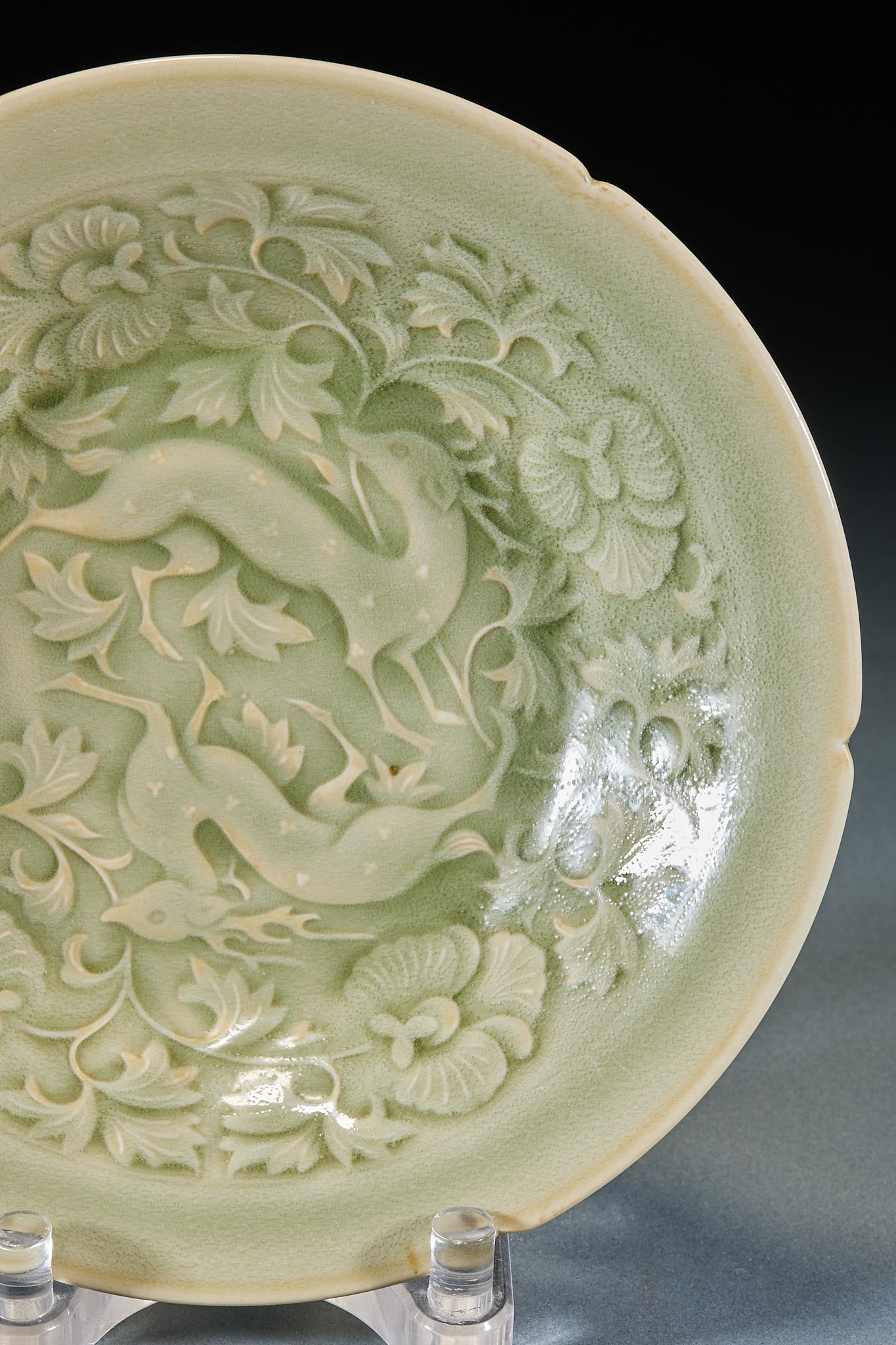 Yue Ware Double Deer Plate with Interlocking Floral Patterns - 5